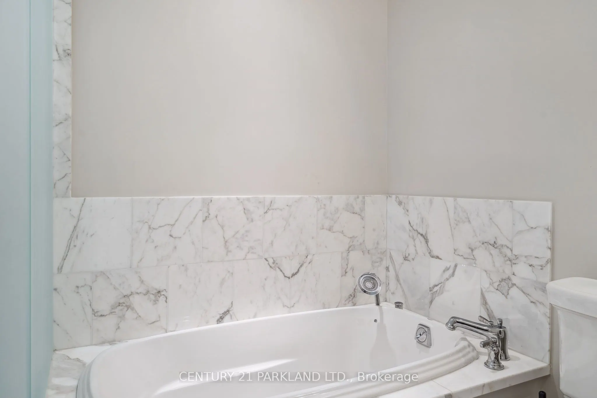 155 St Clair Avenue W, #409