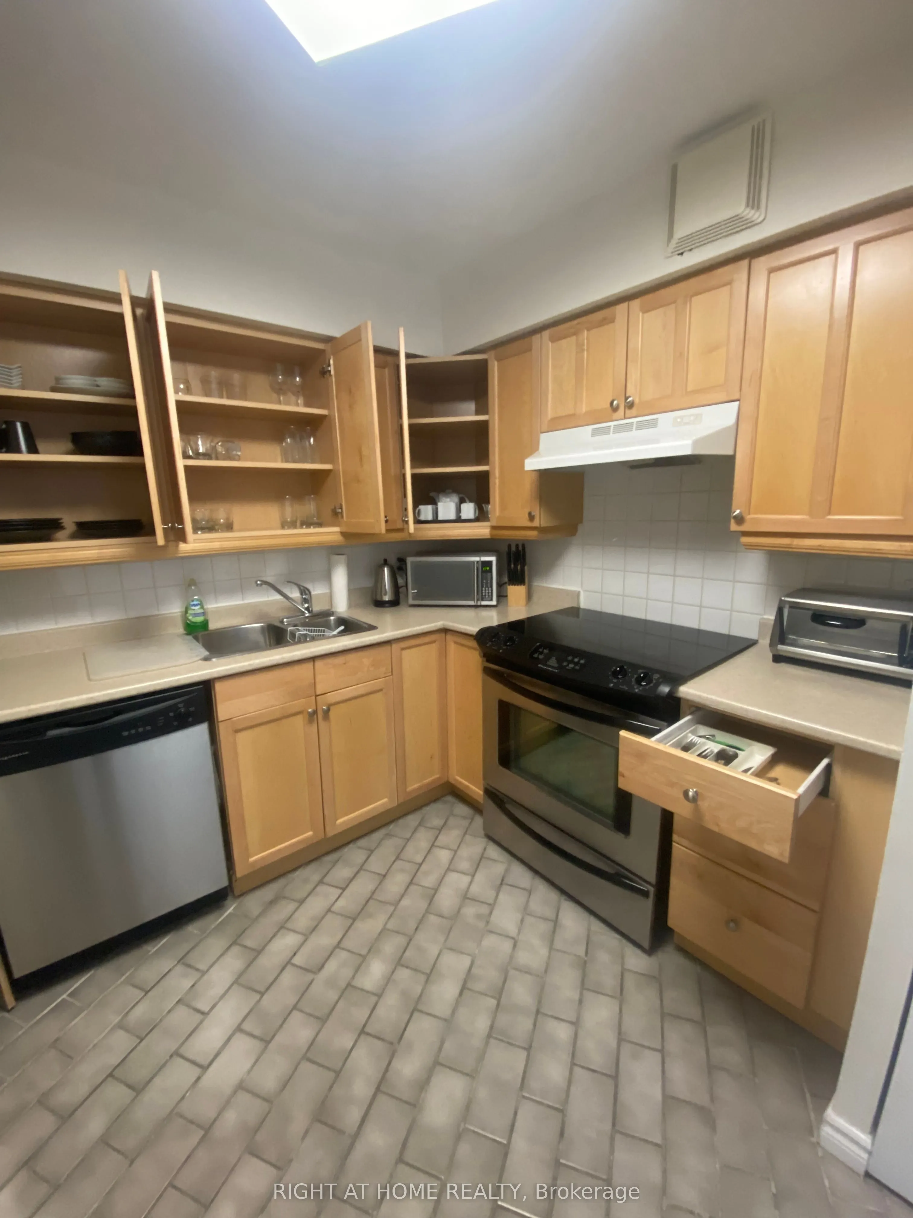 270 Queens Quay W, #3008