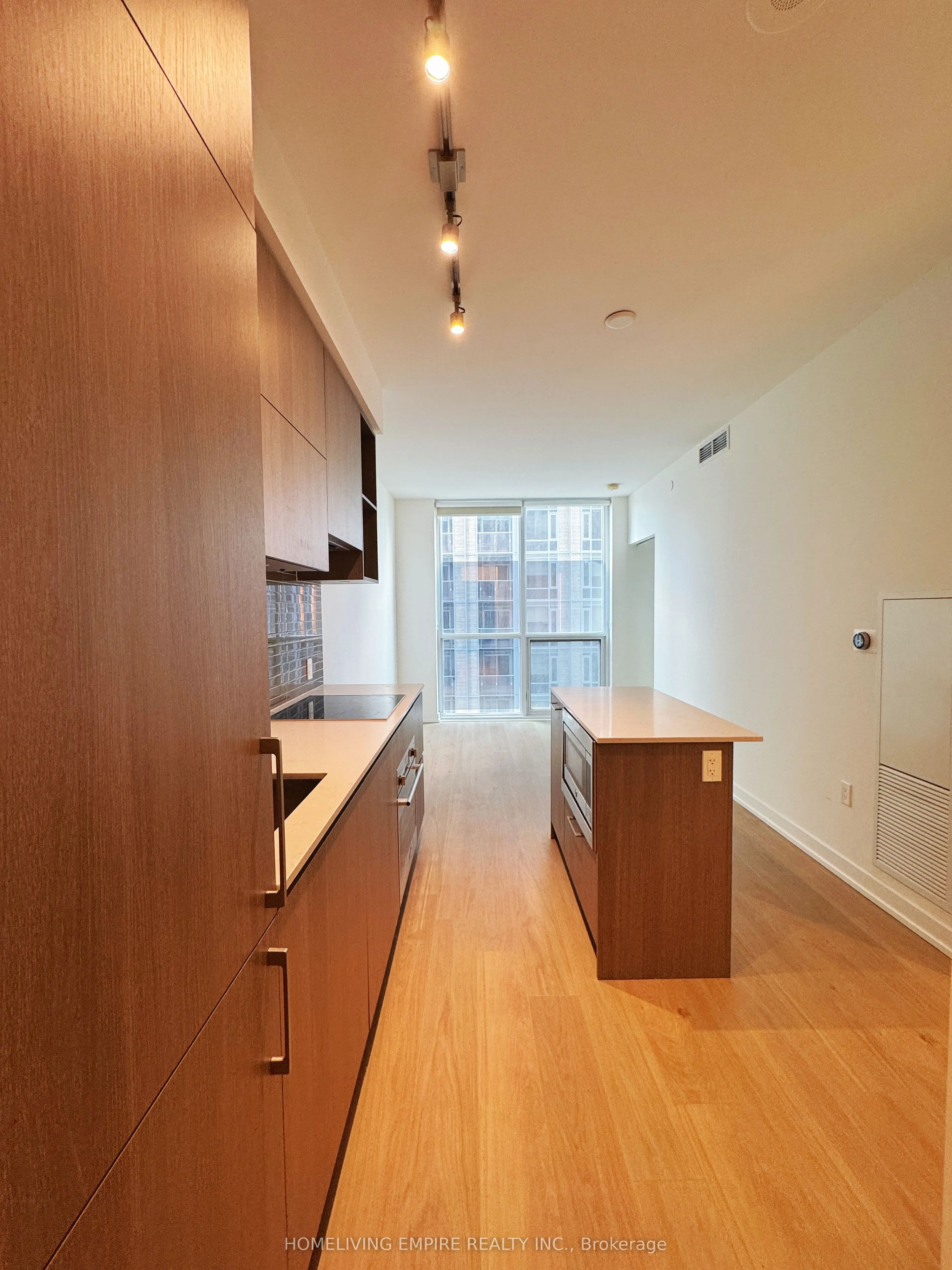 1 Yorkville Avenue, #1703
