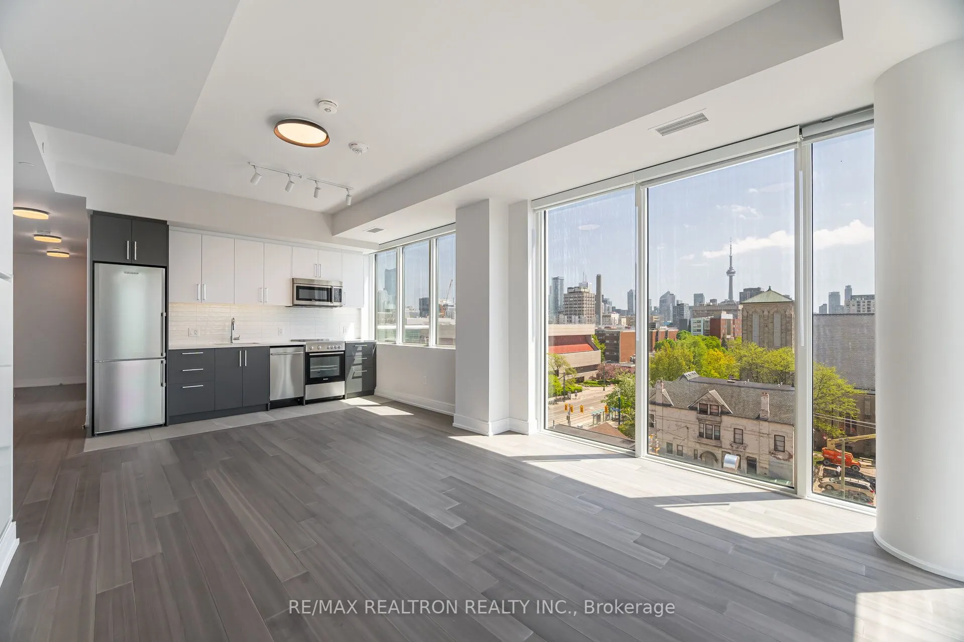 664 Spadina Avenue, #710