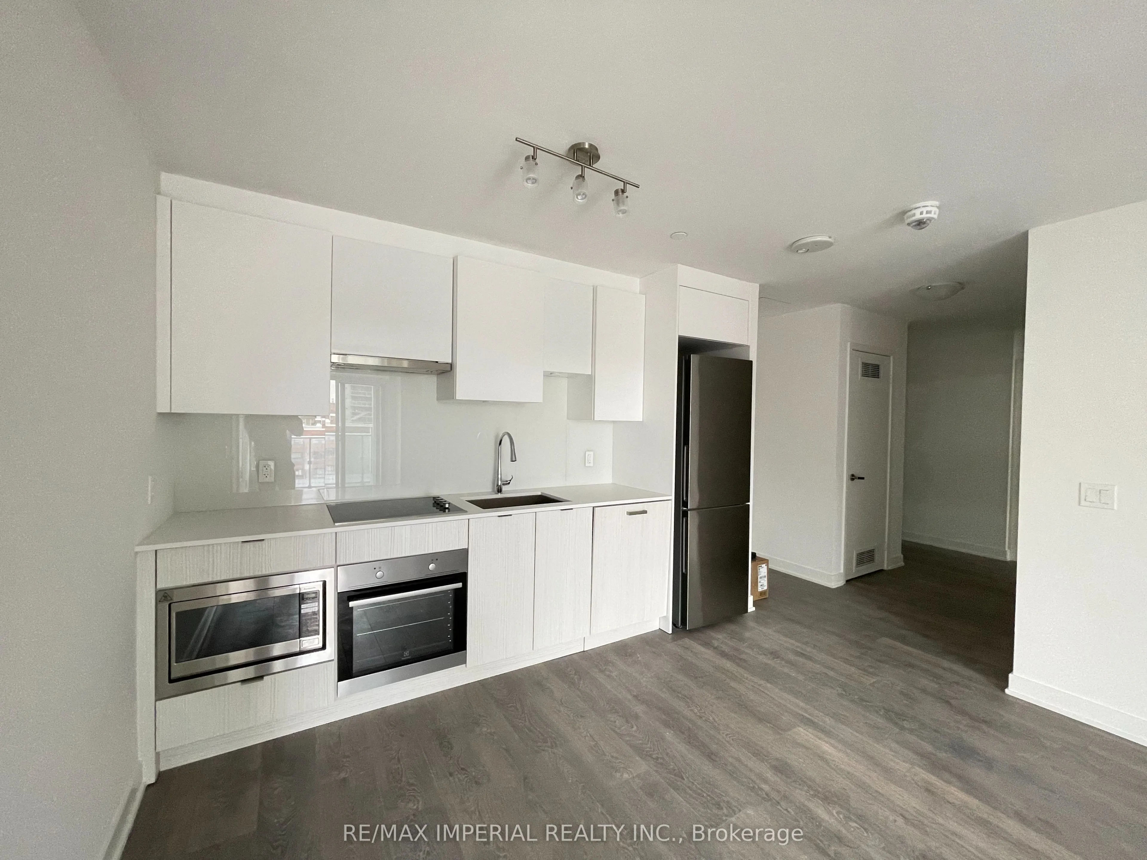 195 Redpath Avenue, #404