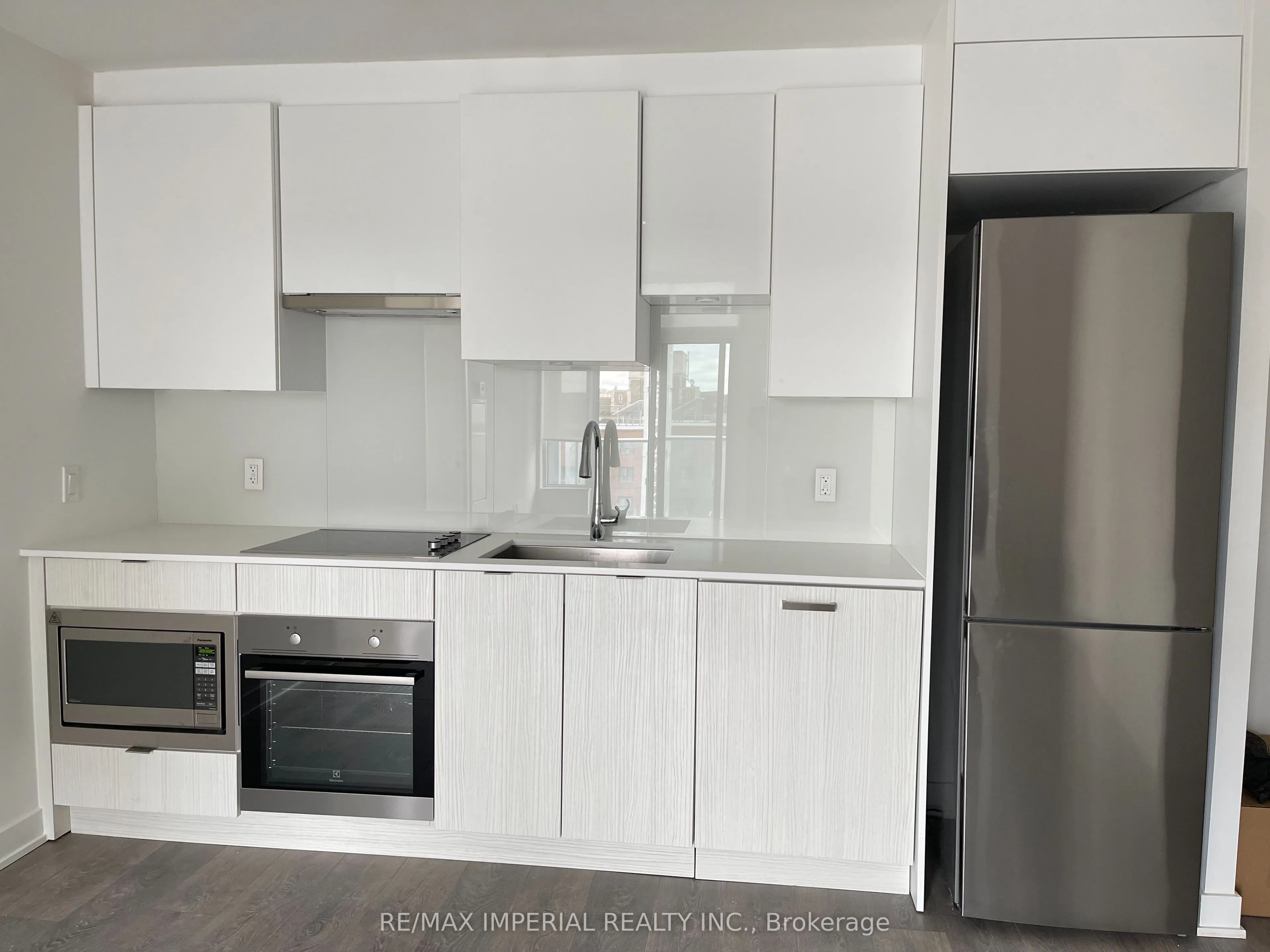 195 Redpath Avenue, #404