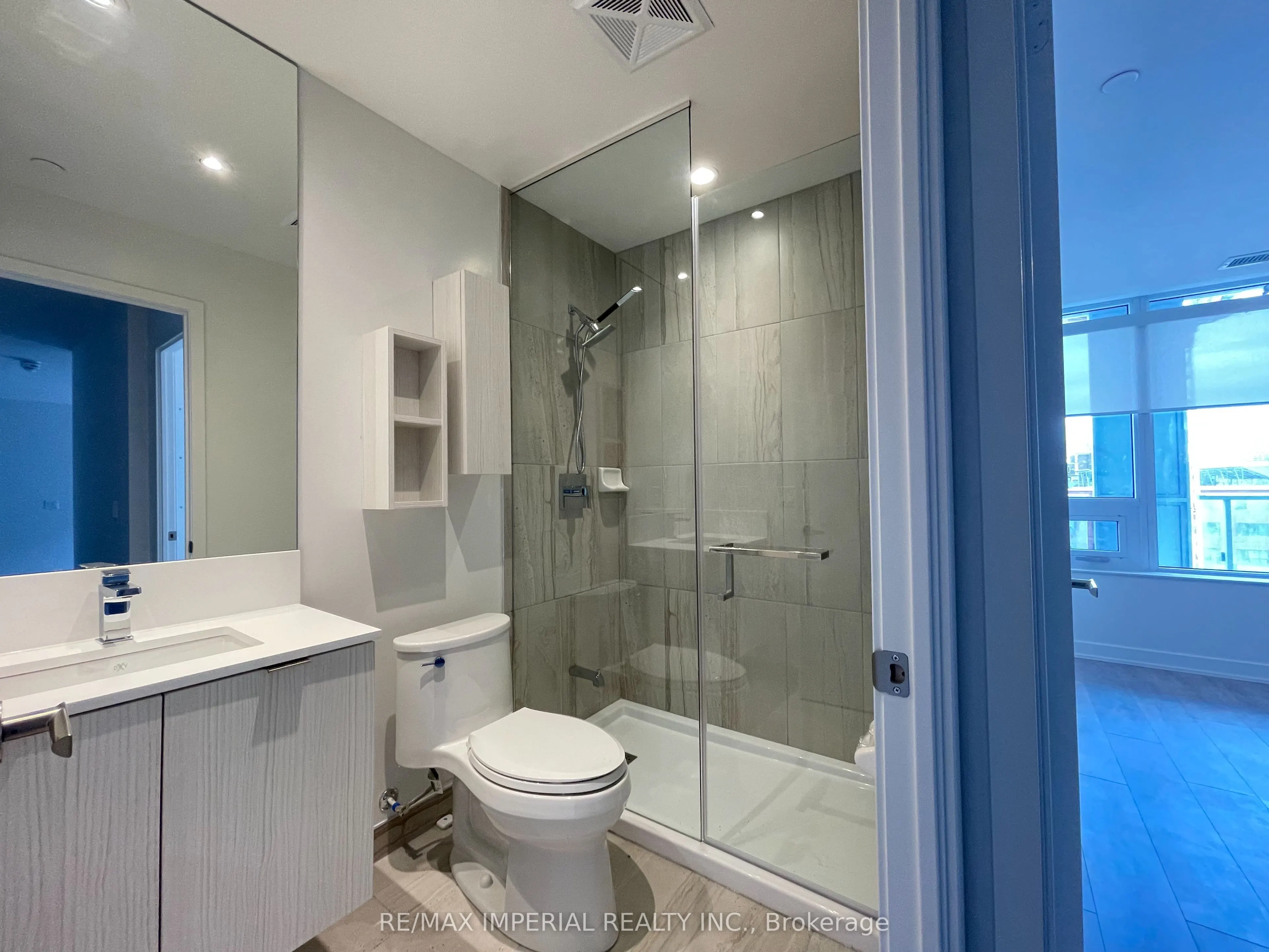 195 Redpath Avenue, #404