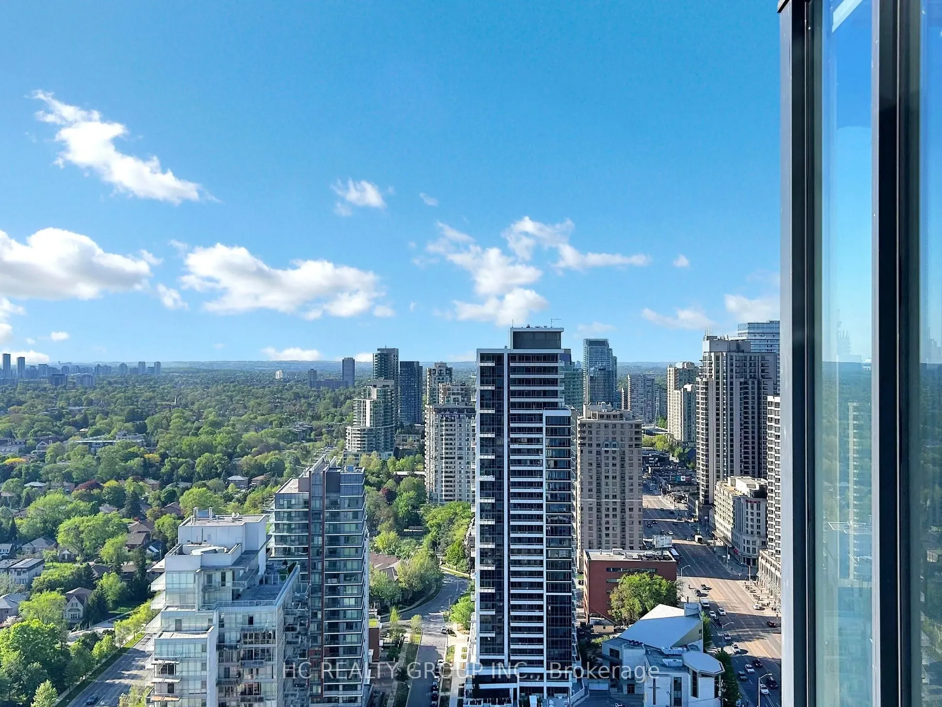 15 Ellerslie Avenue #LPH08