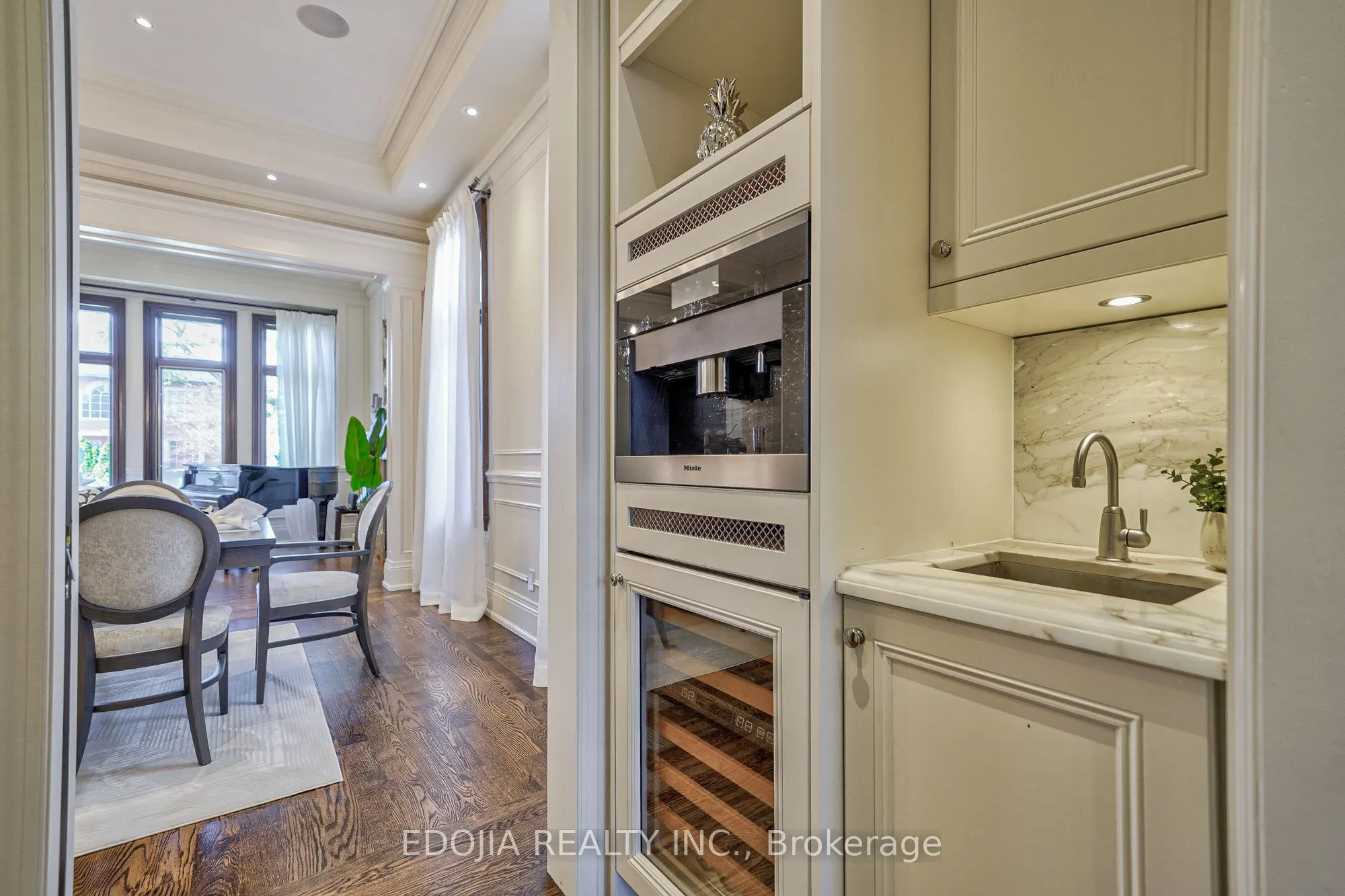 141 Highland Crescent