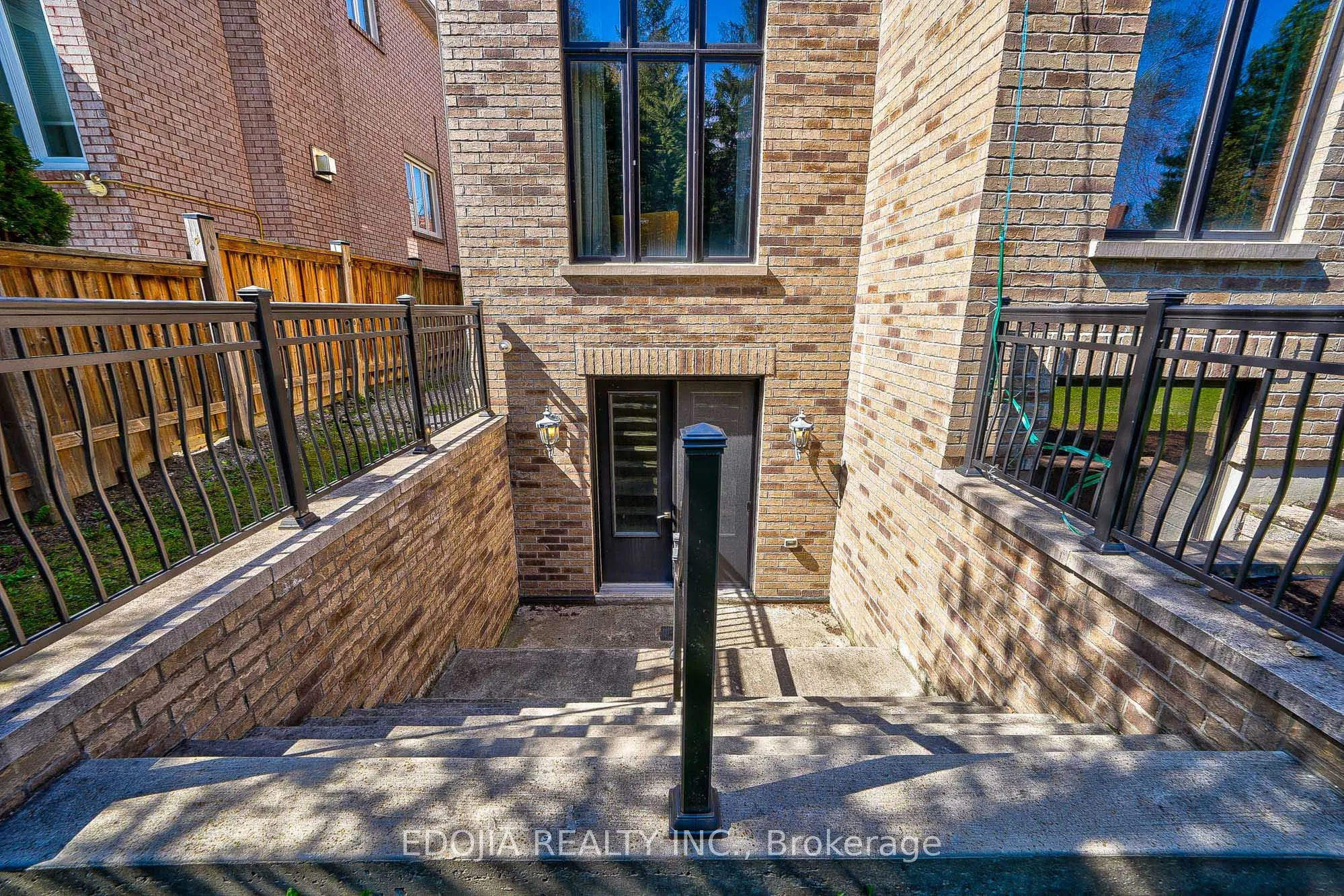 141 Highland Crescent