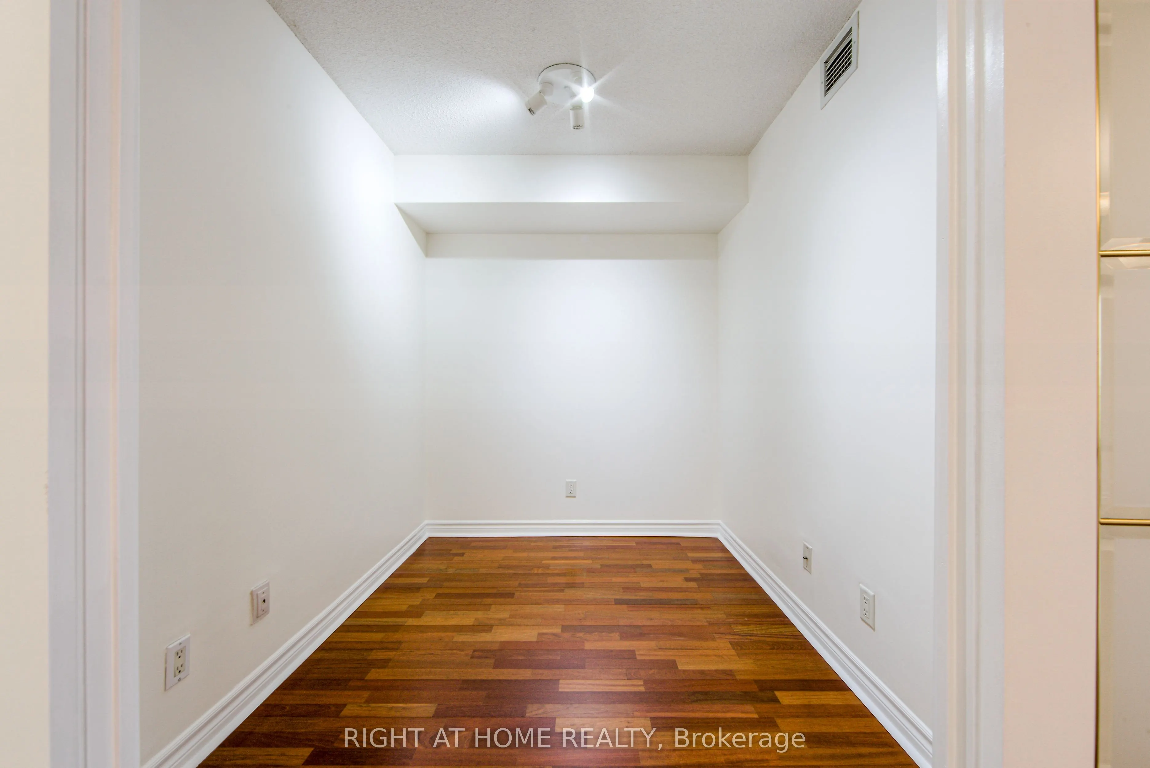 19 Barberry Place, #410