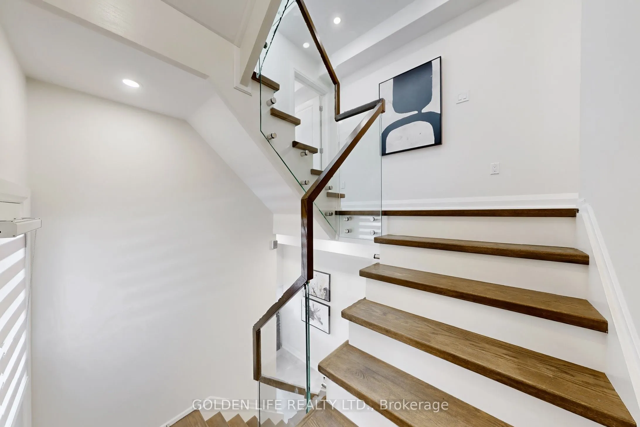 9 Cobourg Avenue