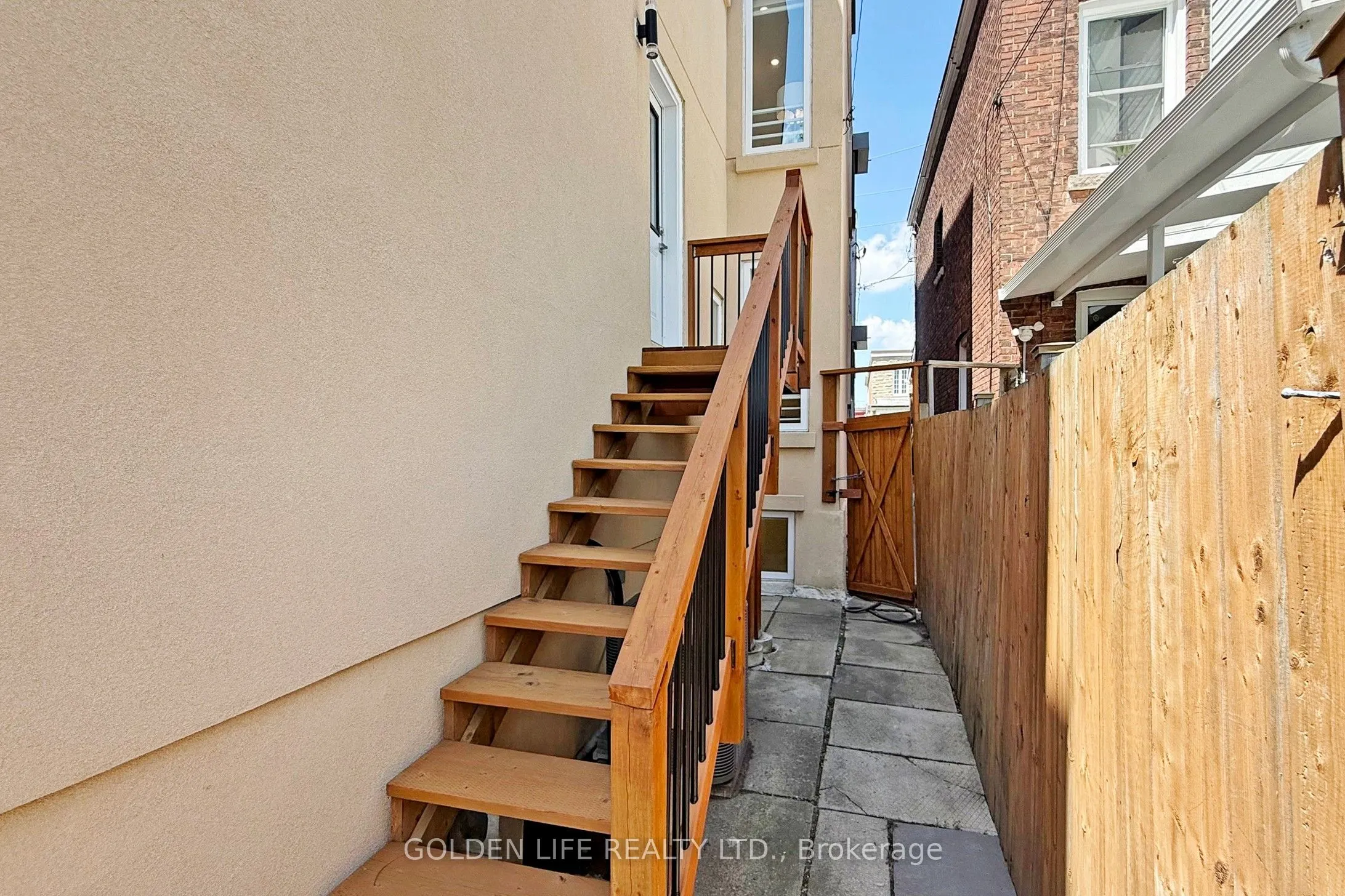 9 Cobourg Avenue