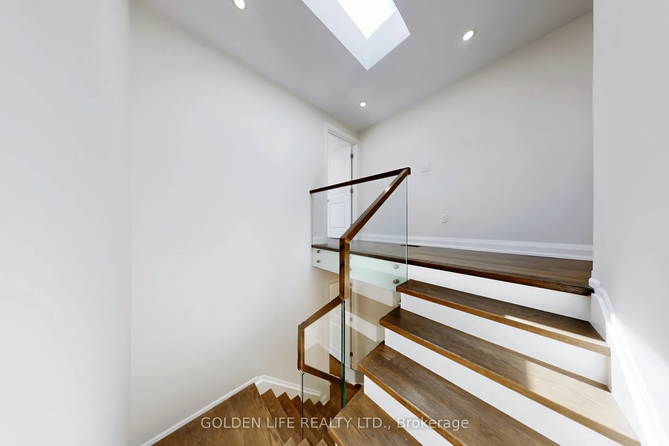9 Cobourg Avenue