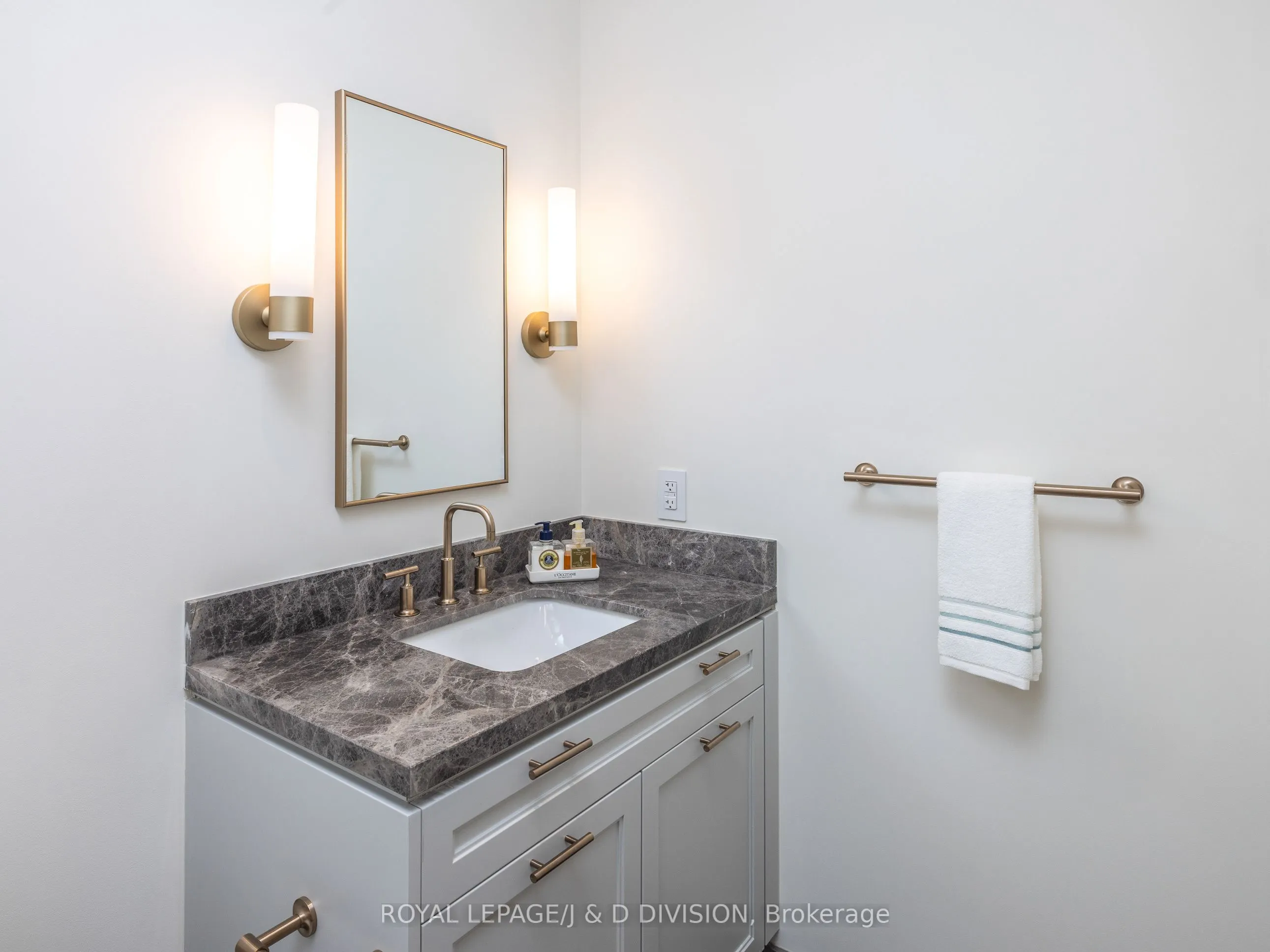 1 Strathgowan Avenue, #801
