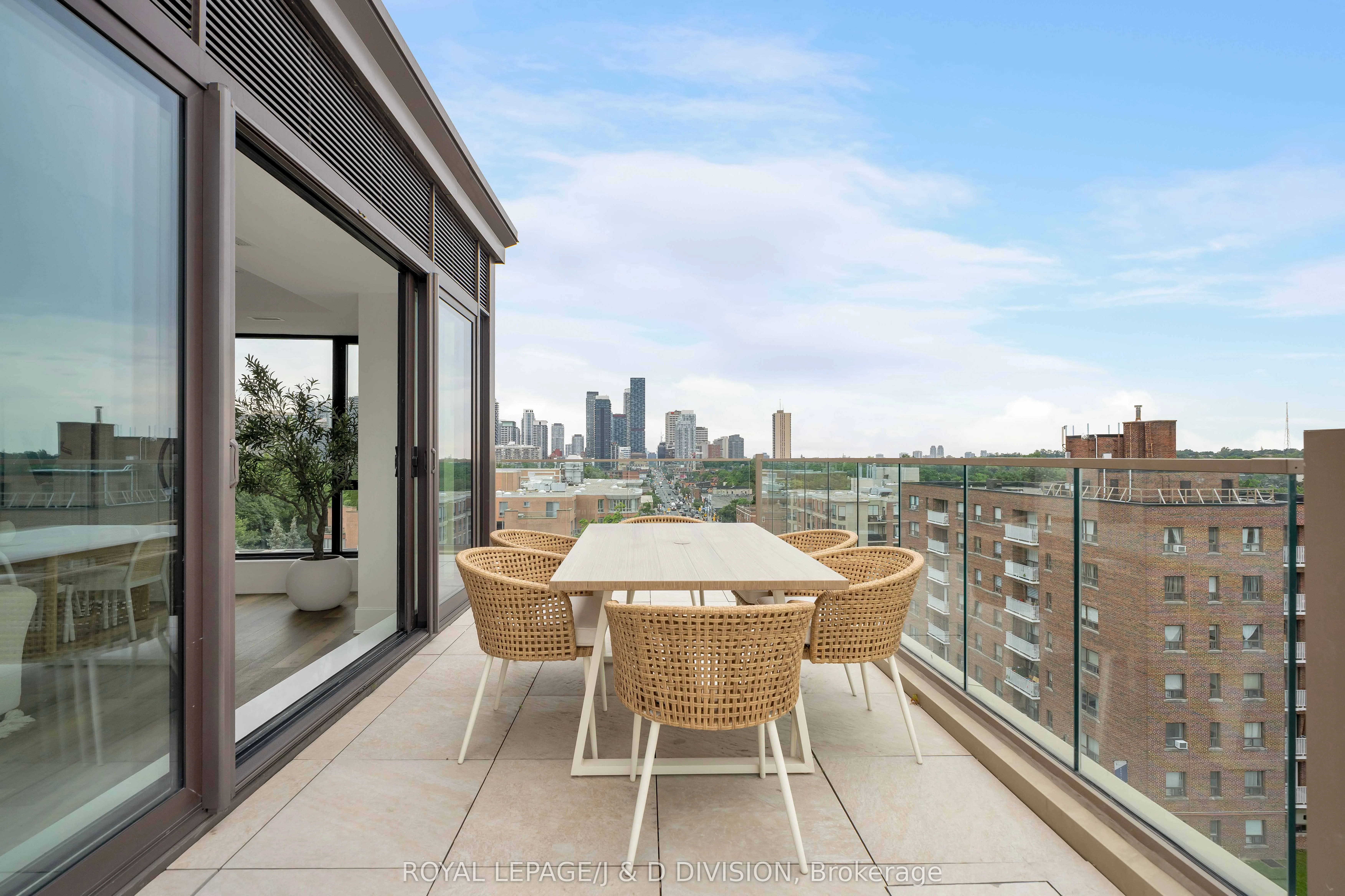 1 Strathgowan Avenue, #801