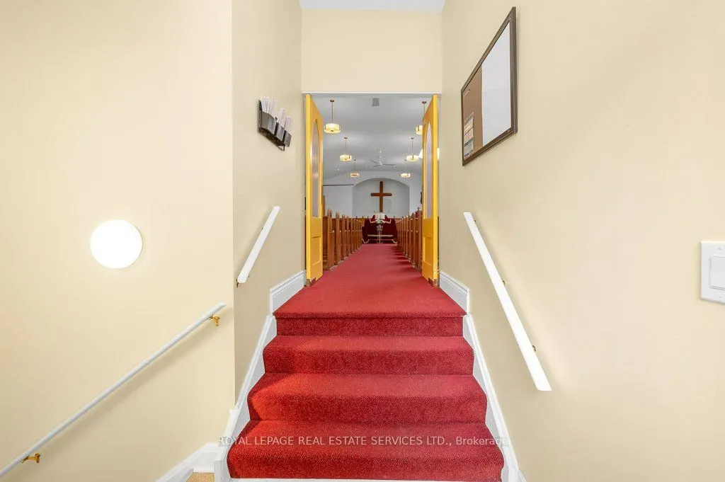 8 Robert Street