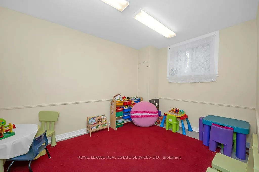 8 Robert Street