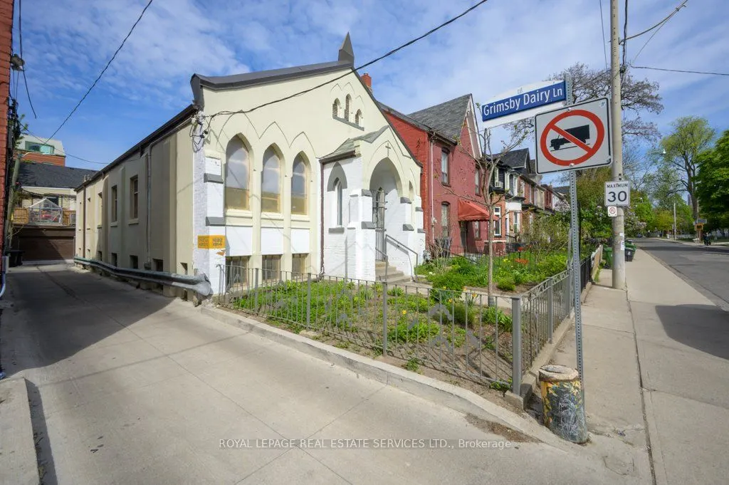 8 Robert Street