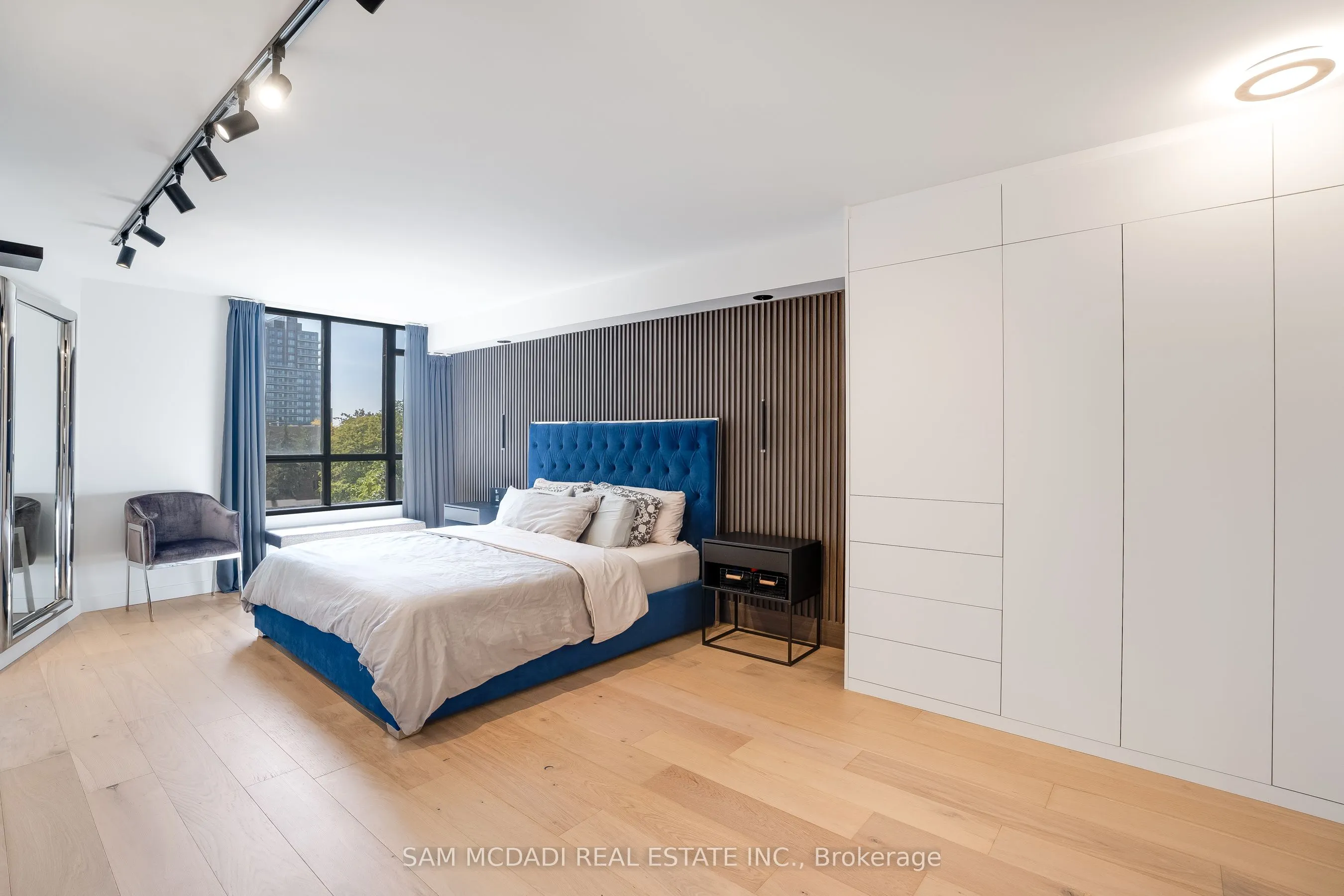 5444 Yonge Street #304