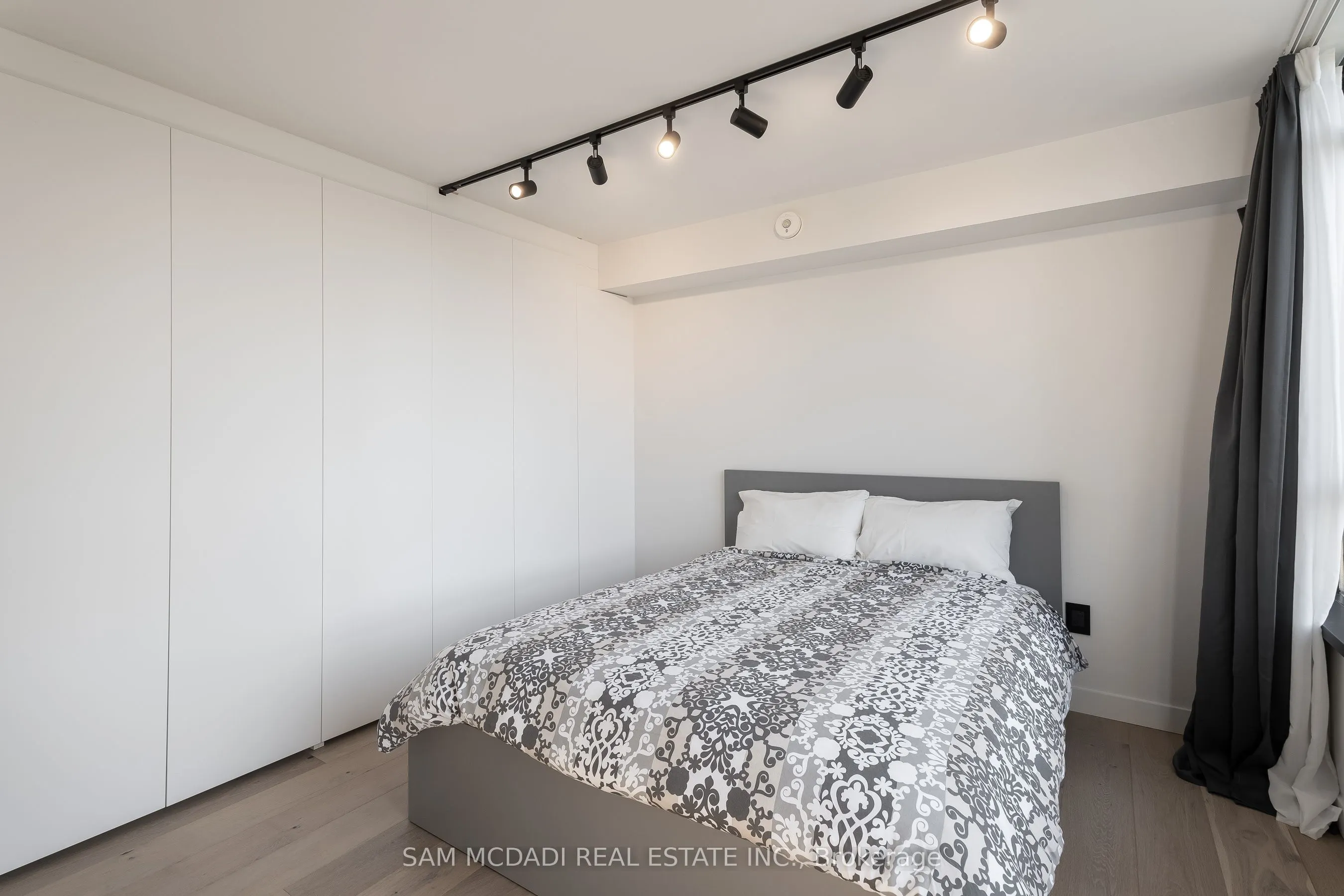 5444 Yonge Street #304