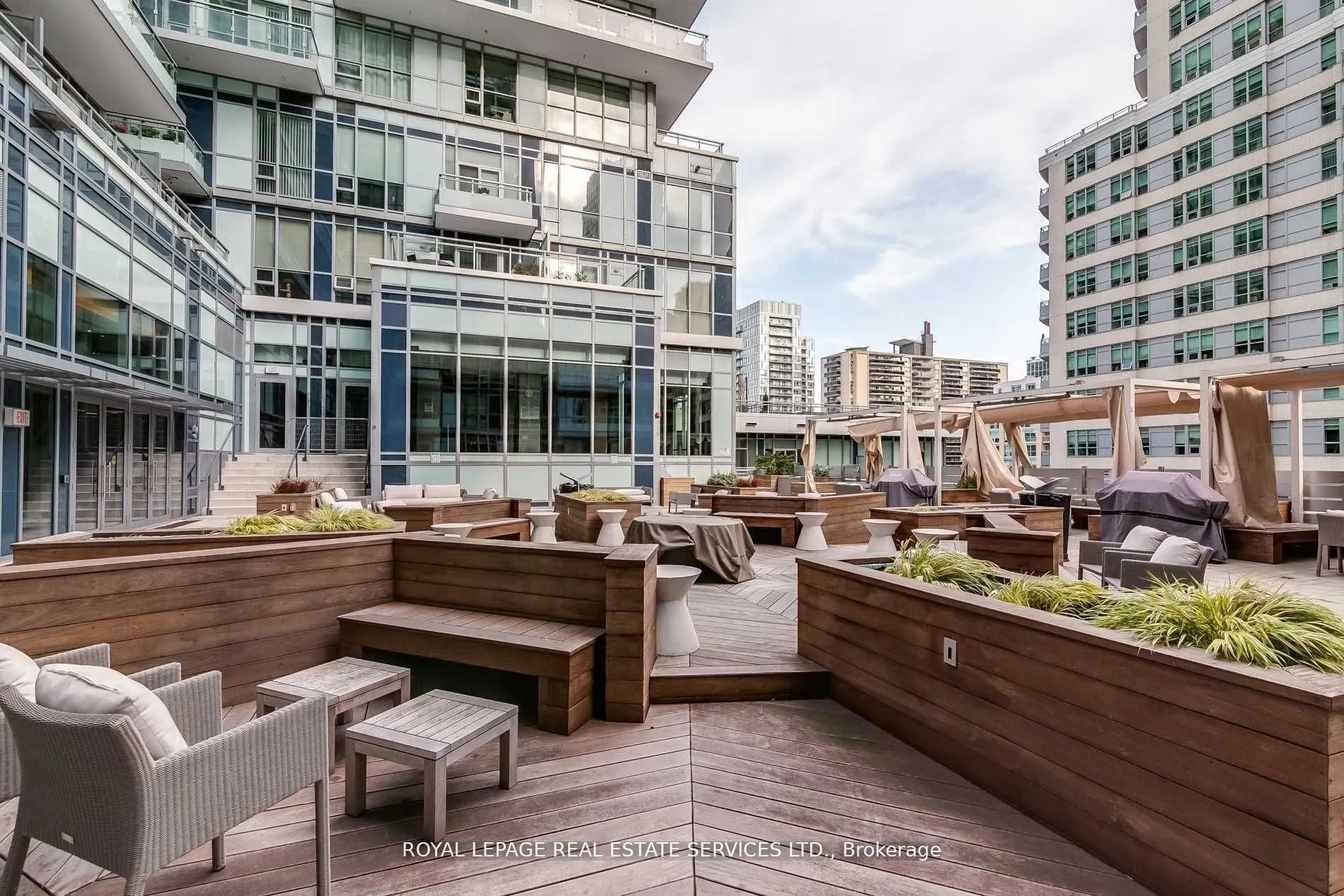 89 Dunfield Avenue, #727