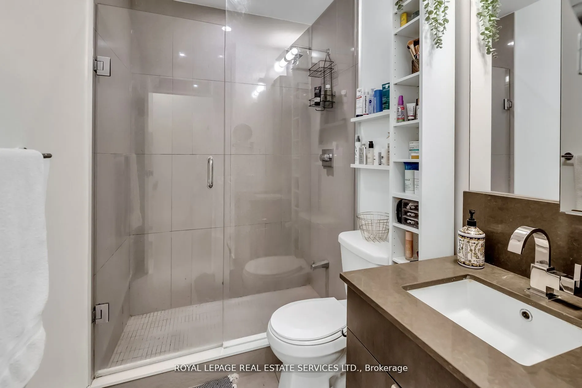 89 Dunfield Avenue, #727