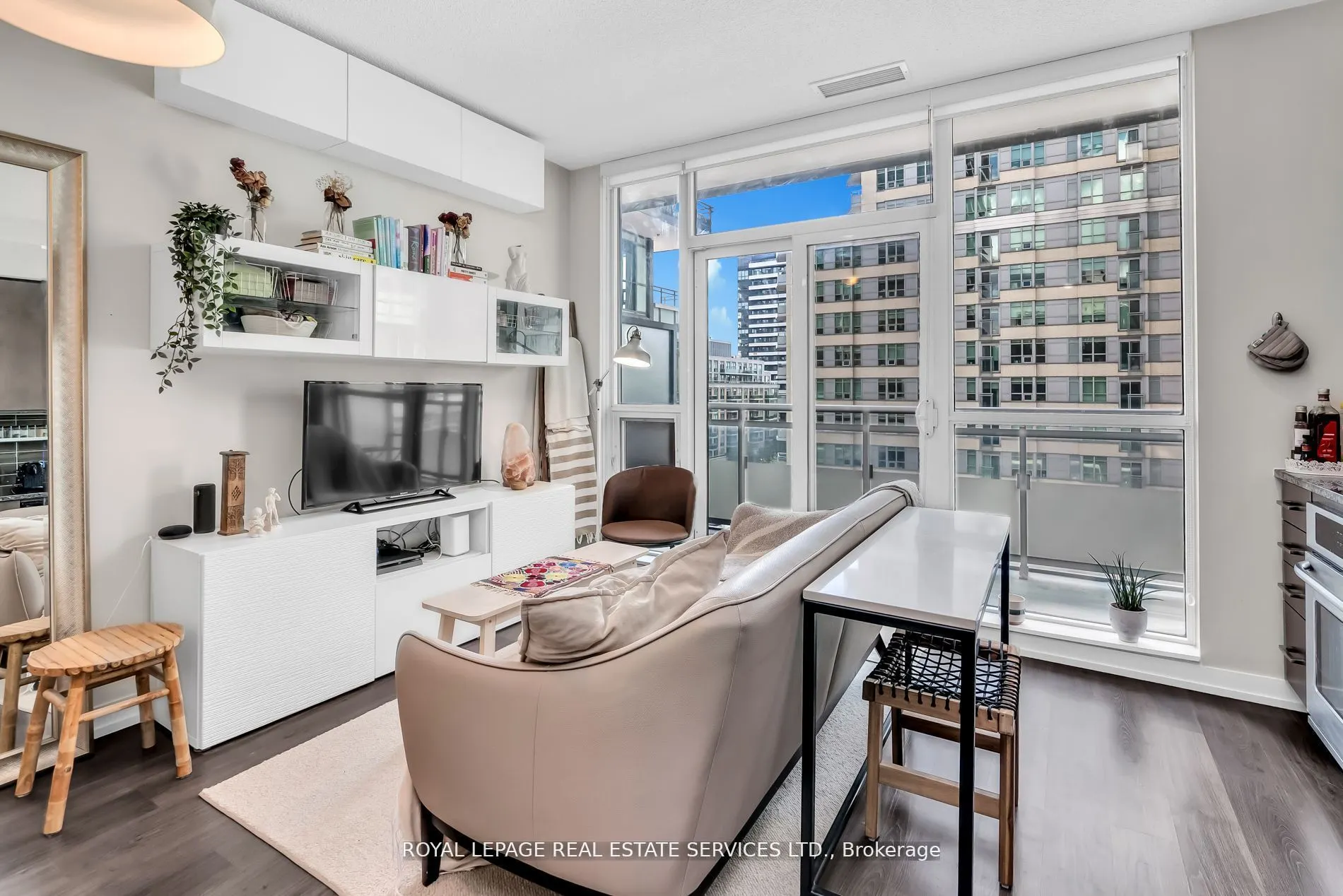 89 Dunfield Avenue, #727