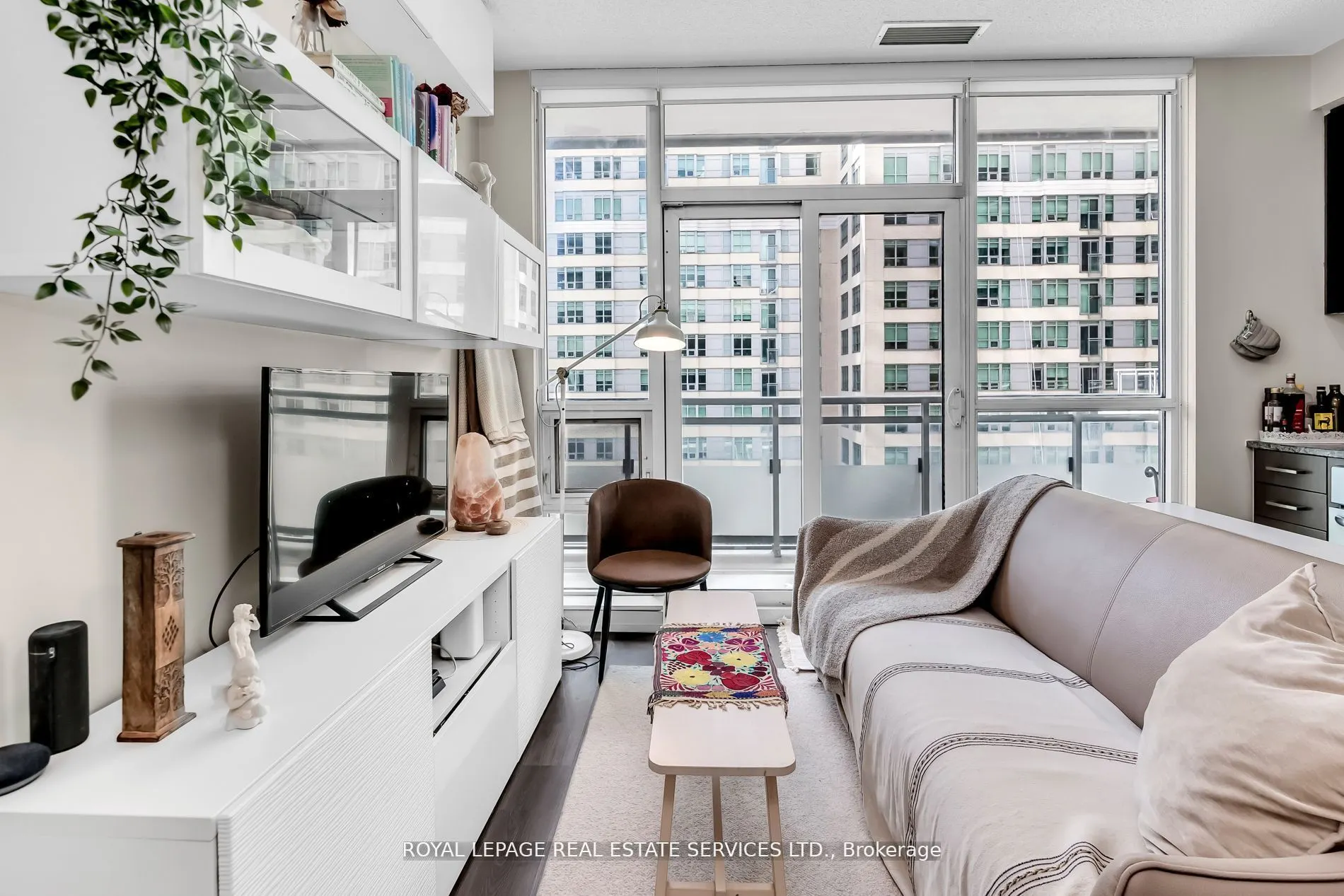 89 Dunfield Avenue, #727