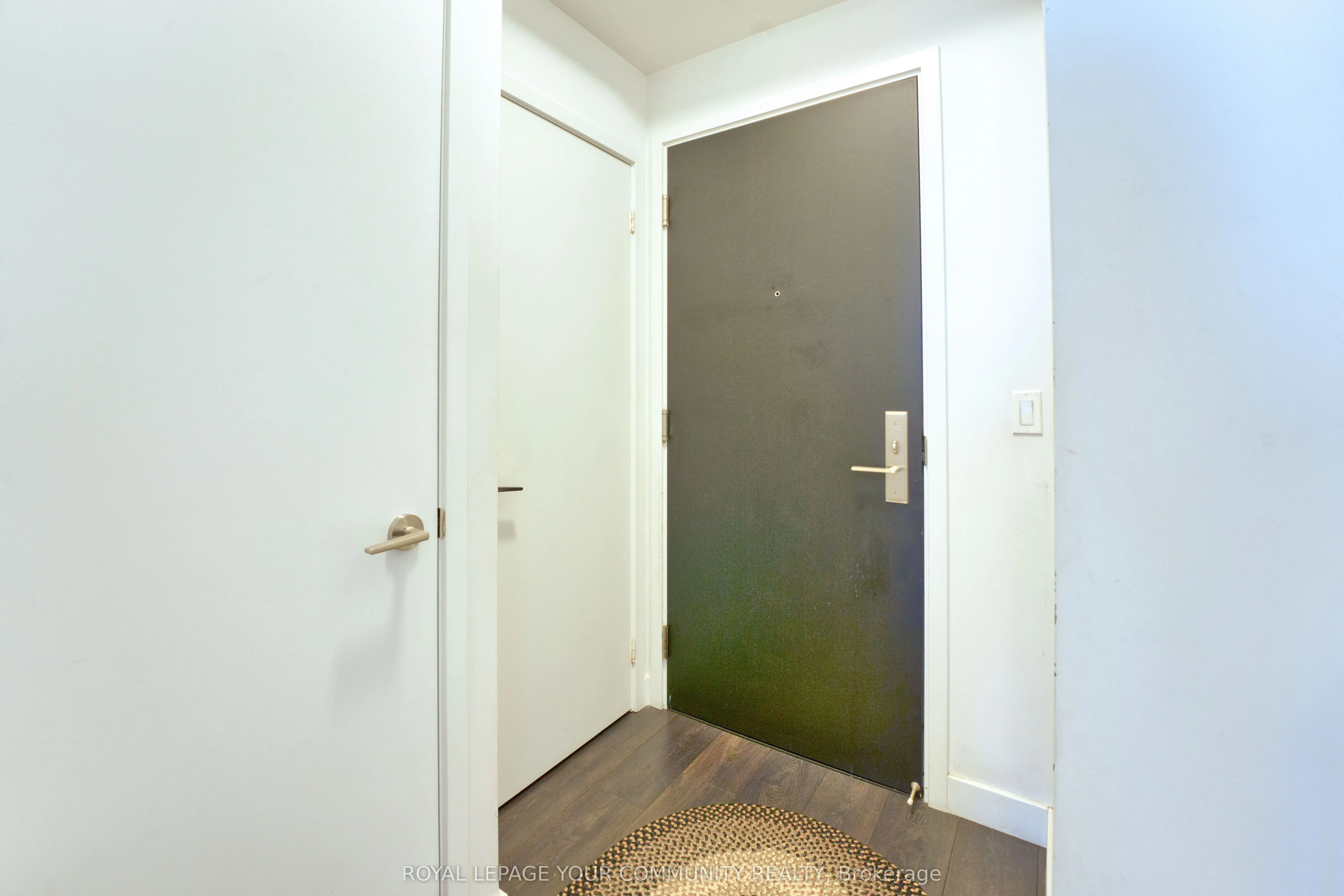 8 Eglinton Avenue E, #1808