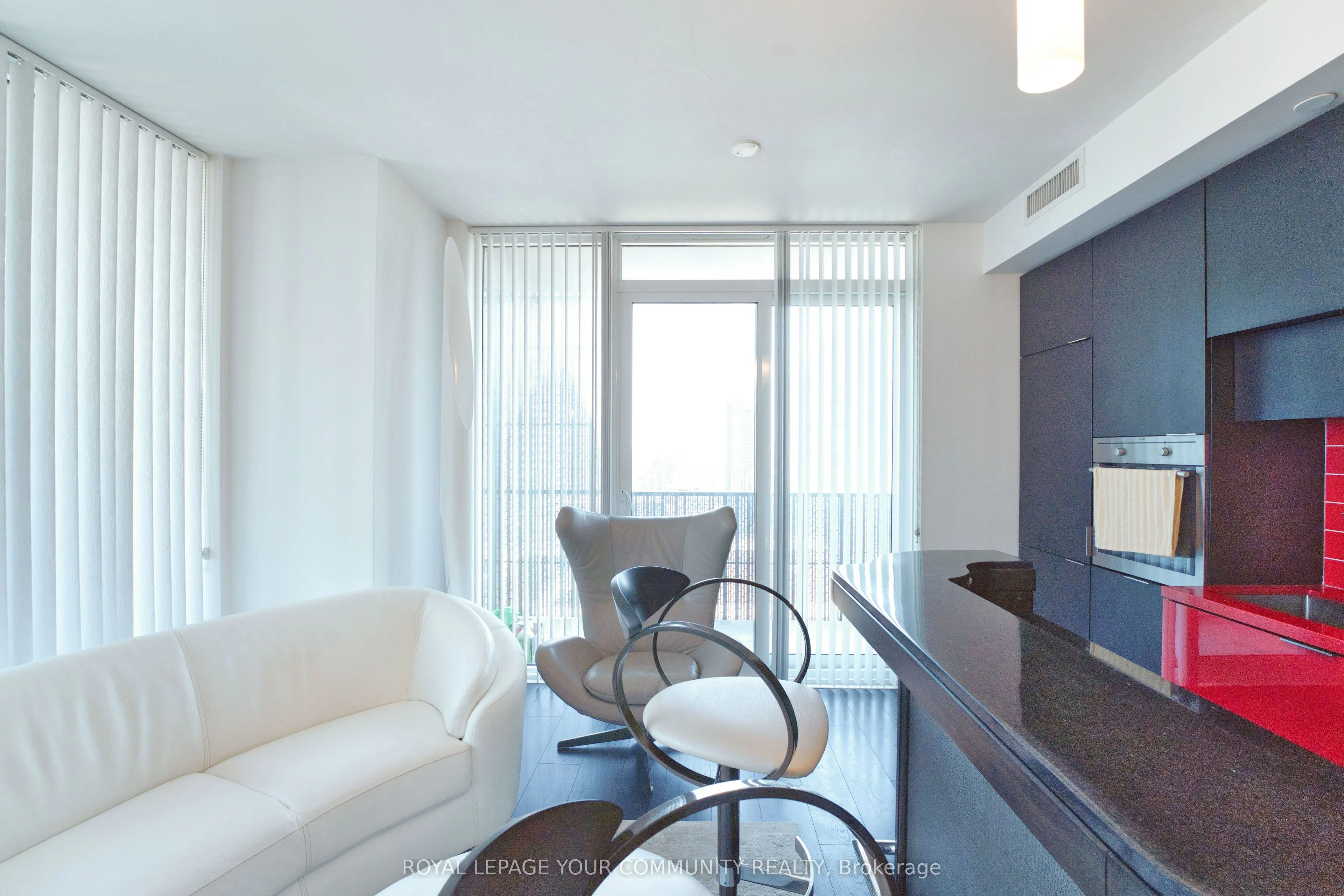 8 Eglinton Avenue E, #1808