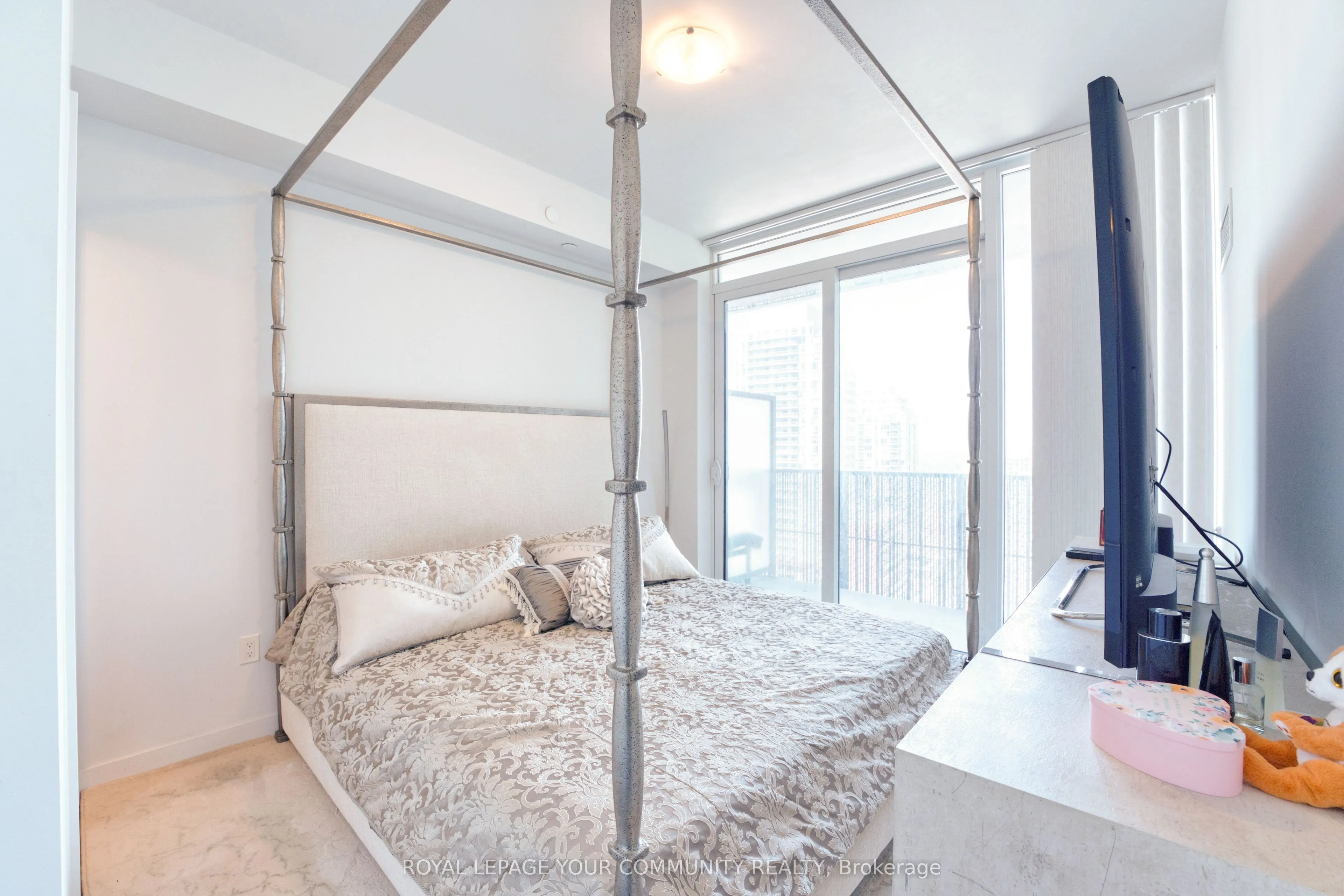 8 Eglinton Avenue E, #1808
