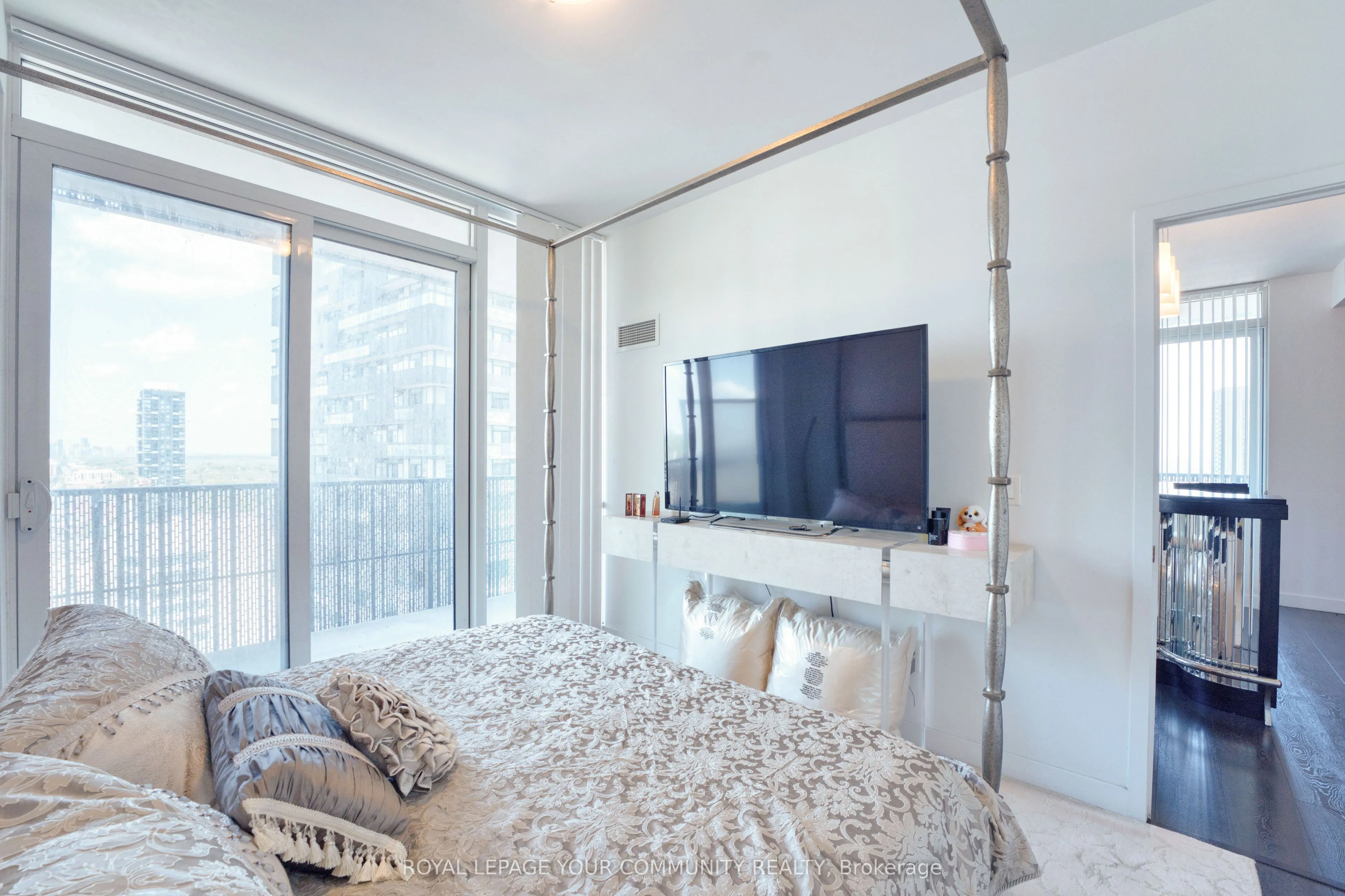 8 Eglinton Avenue E, #1808
