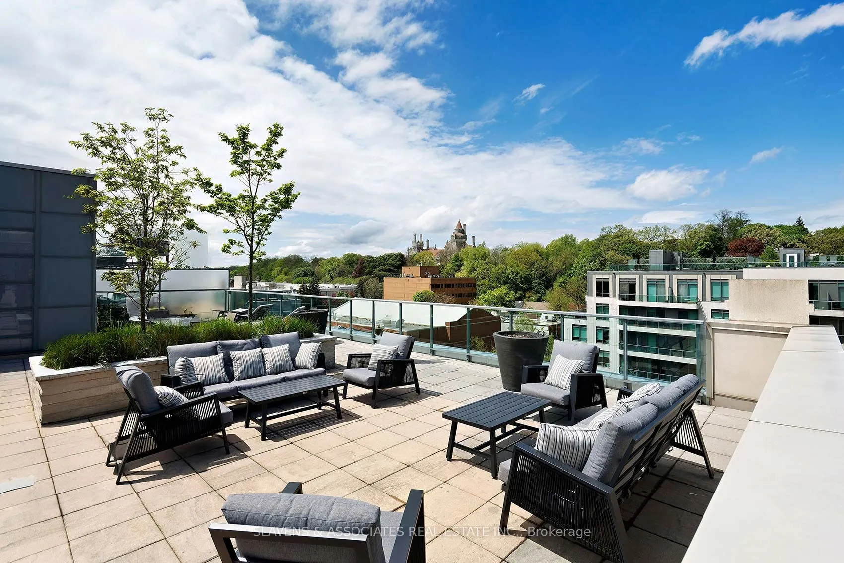 380 Macpherson Avenue, #408