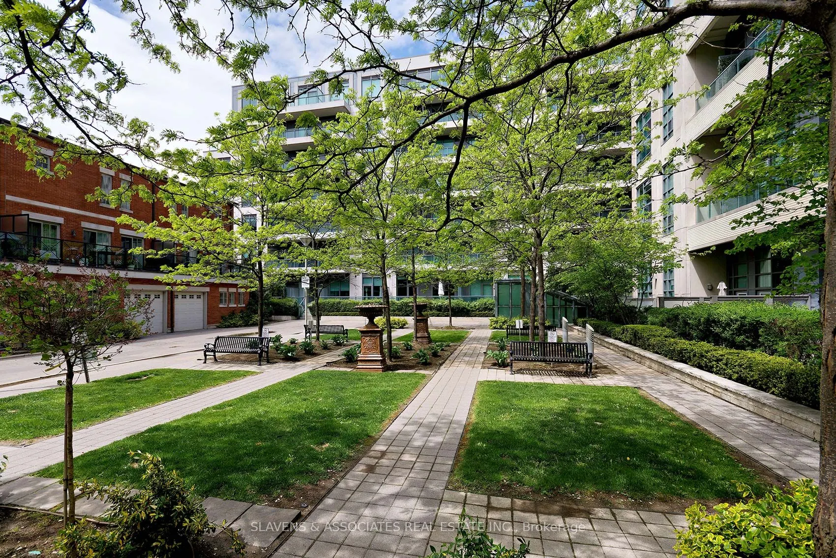 380 Macpherson Avenue, #408