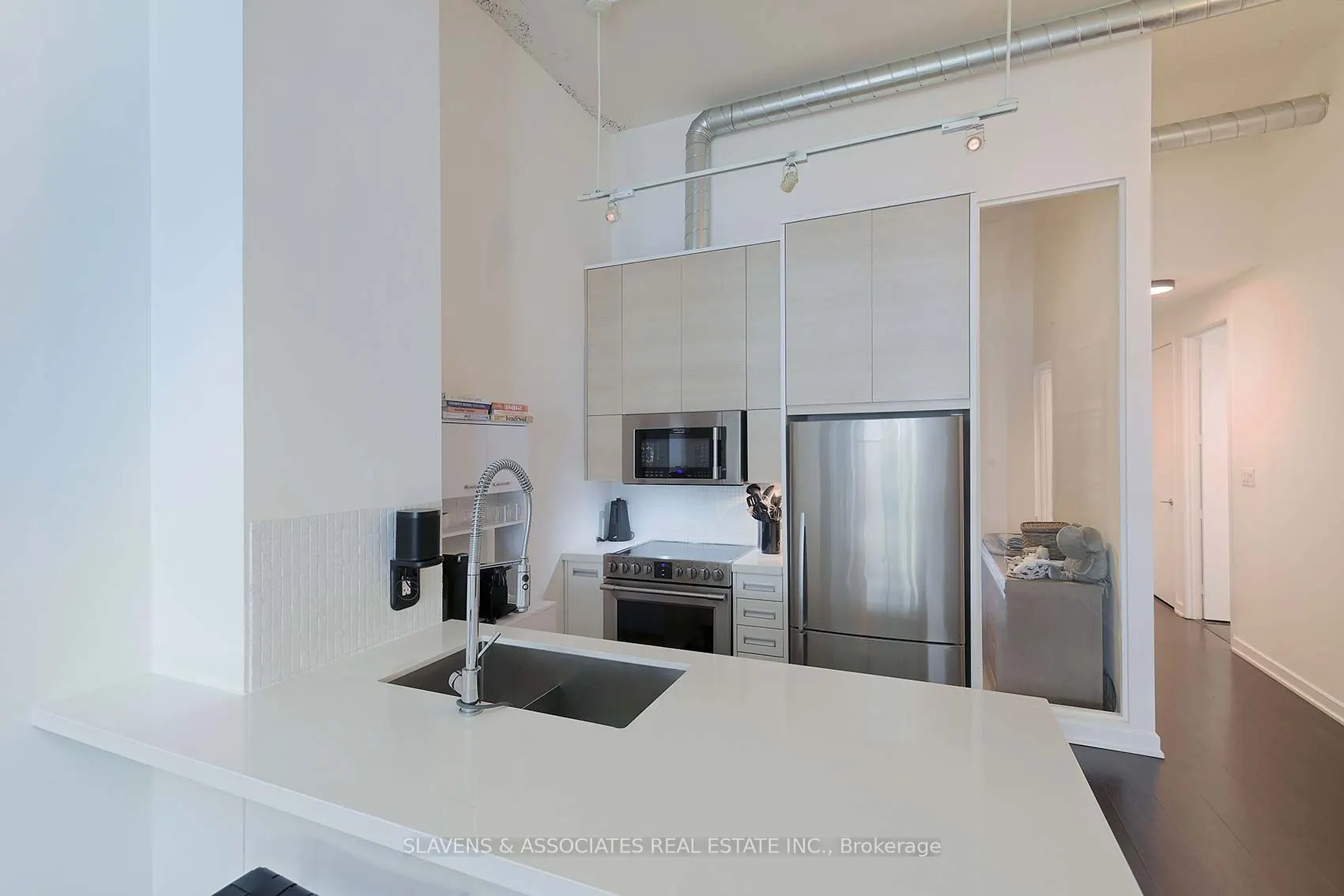 380 Macpherson Avenue, #408