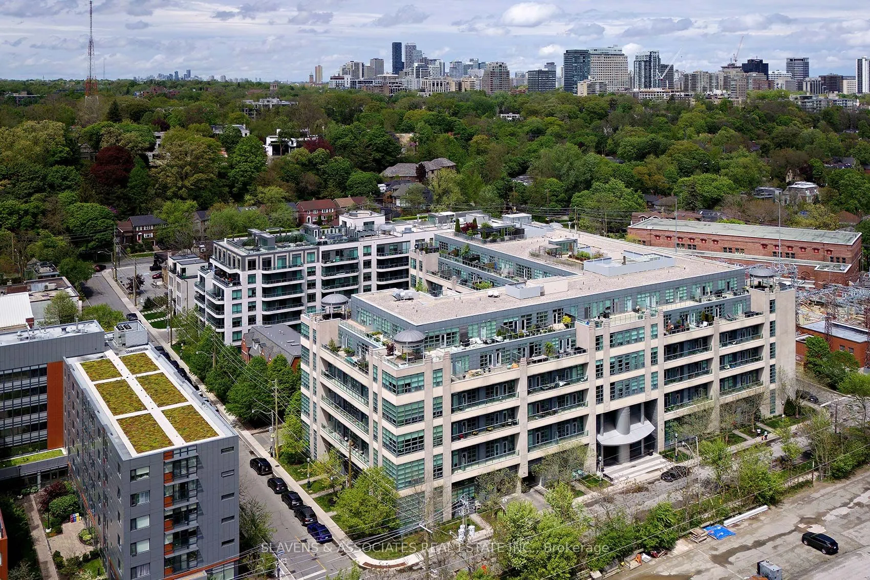 380 Macpherson Avenue, #408