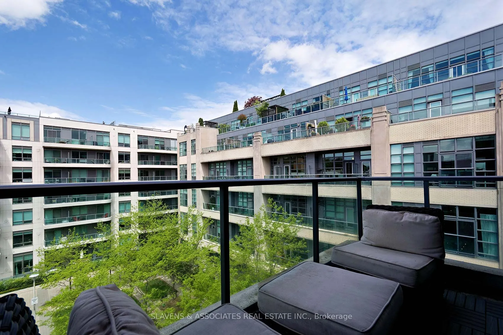 380 Macpherson Avenue, #408
