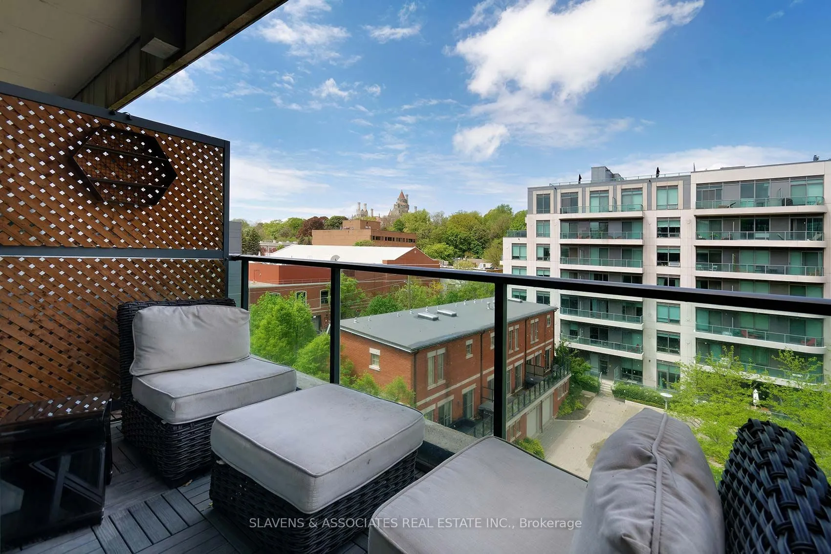 380 Macpherson Avenue, #408