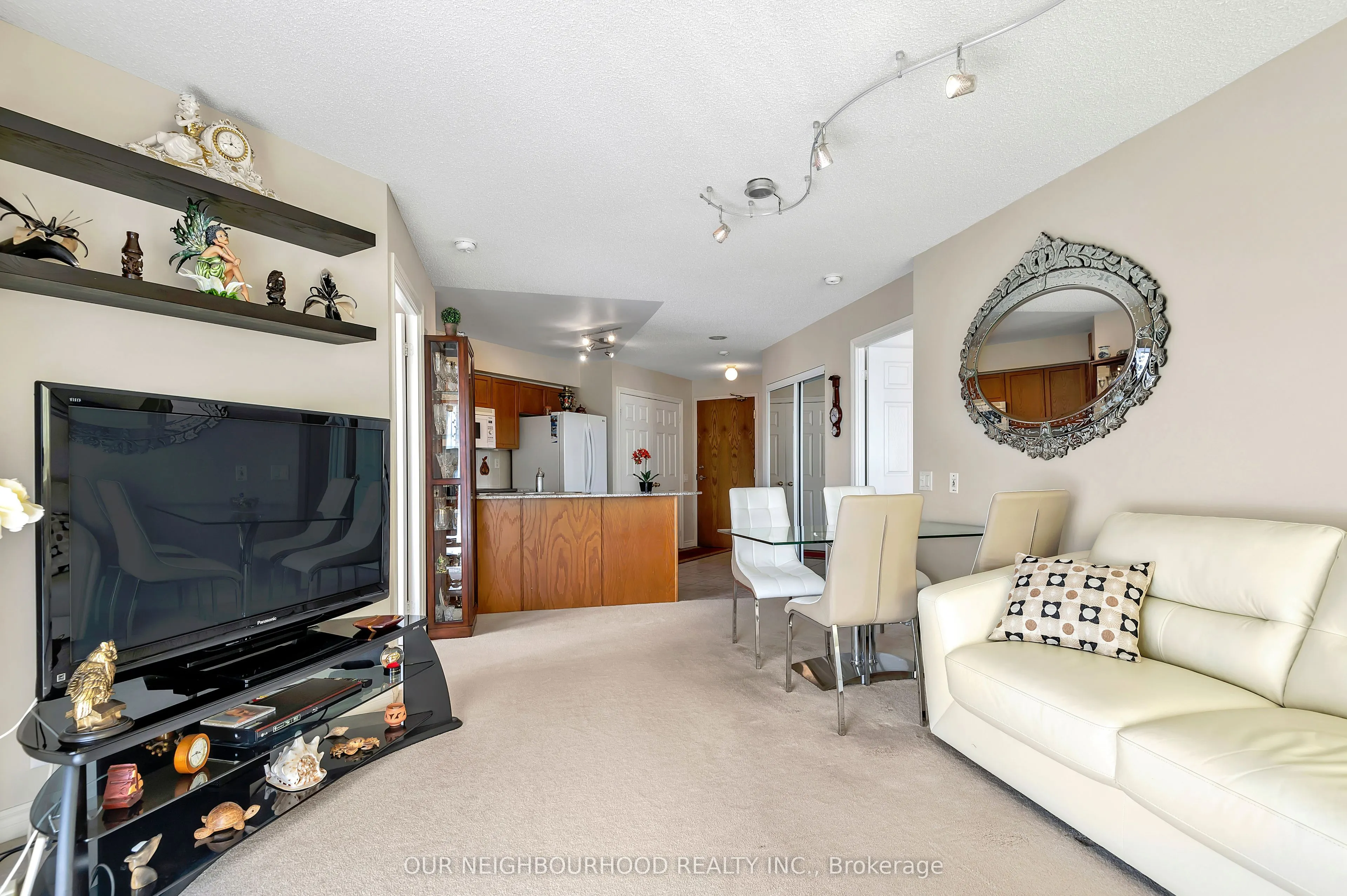 1720 Eglinton Avenue E, #813