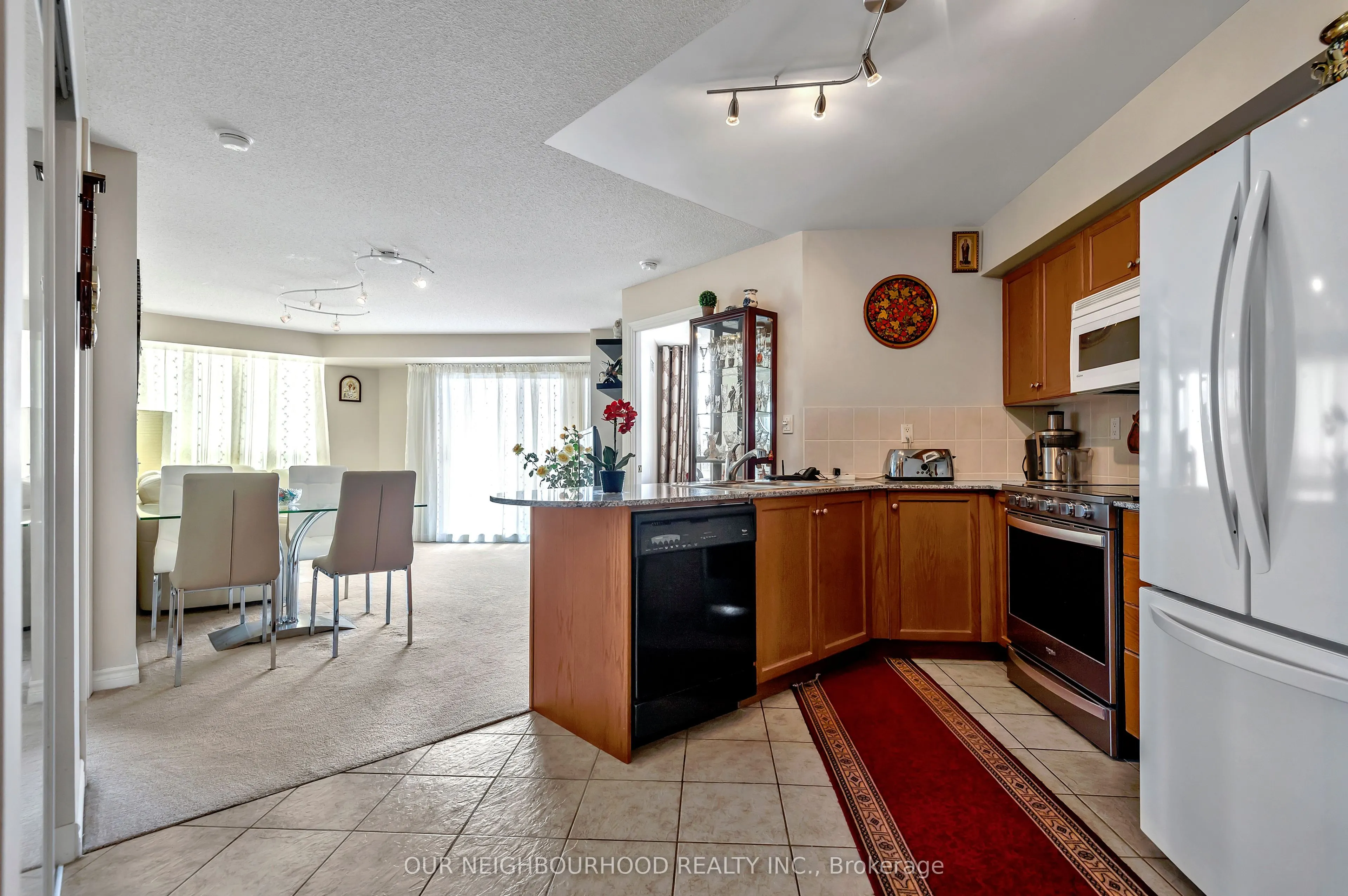 1720 Eglinton Avenue E, #813