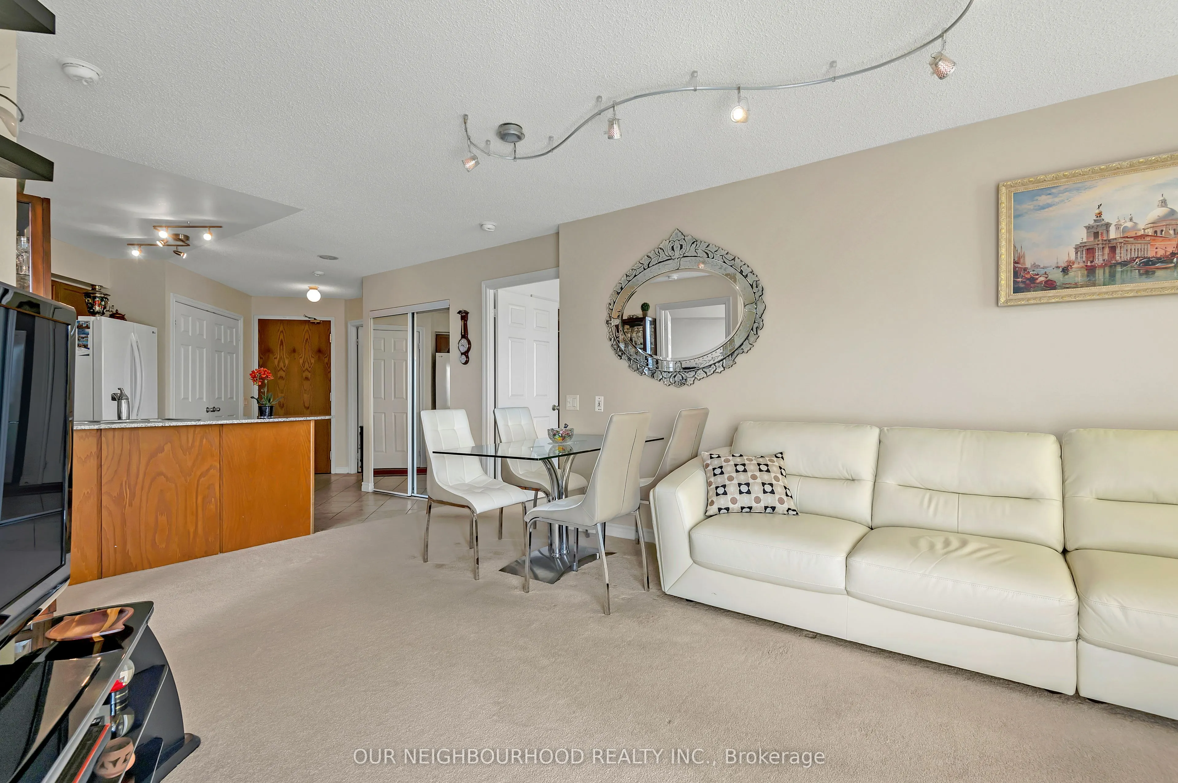 1720 Eglinton Avenue E, #813