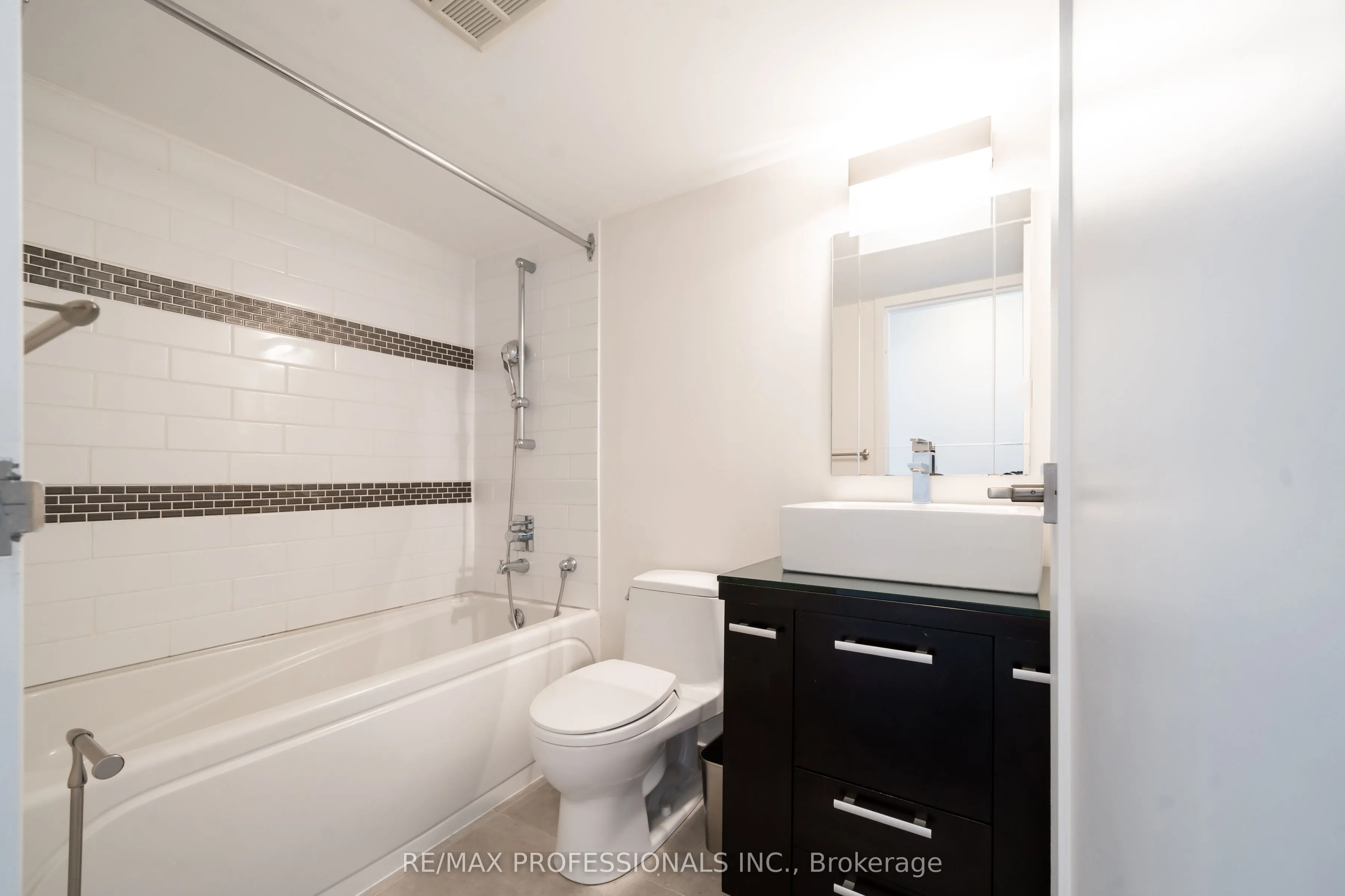 25 The Esplanade, #2302
