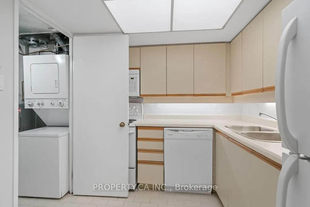 65 Scadding Avenue #608