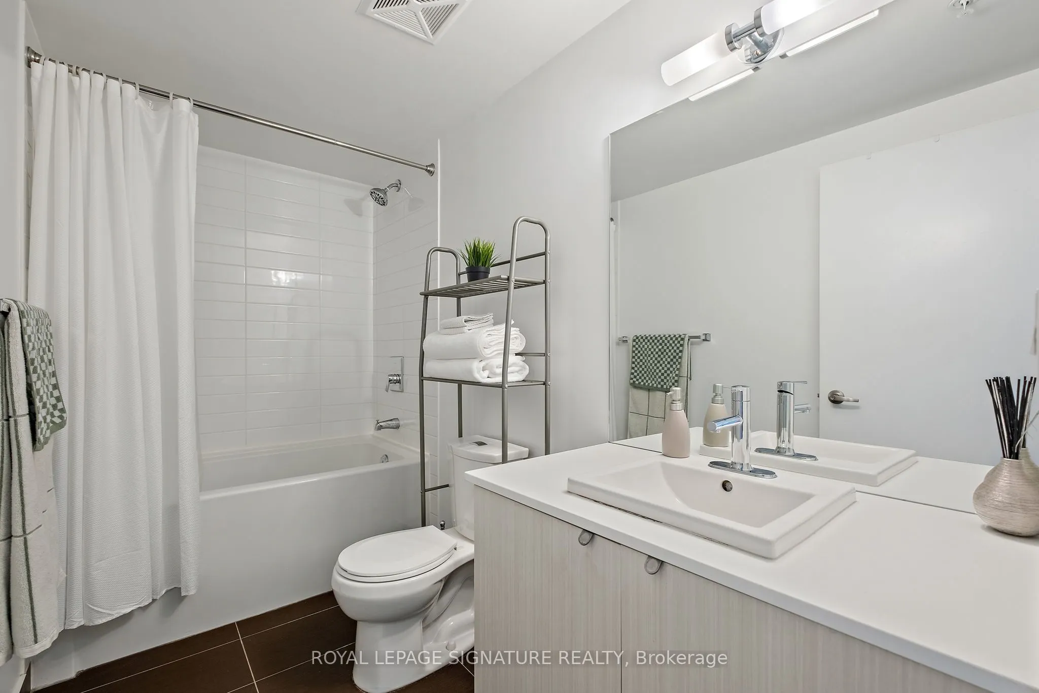 32 Camden Street, #206