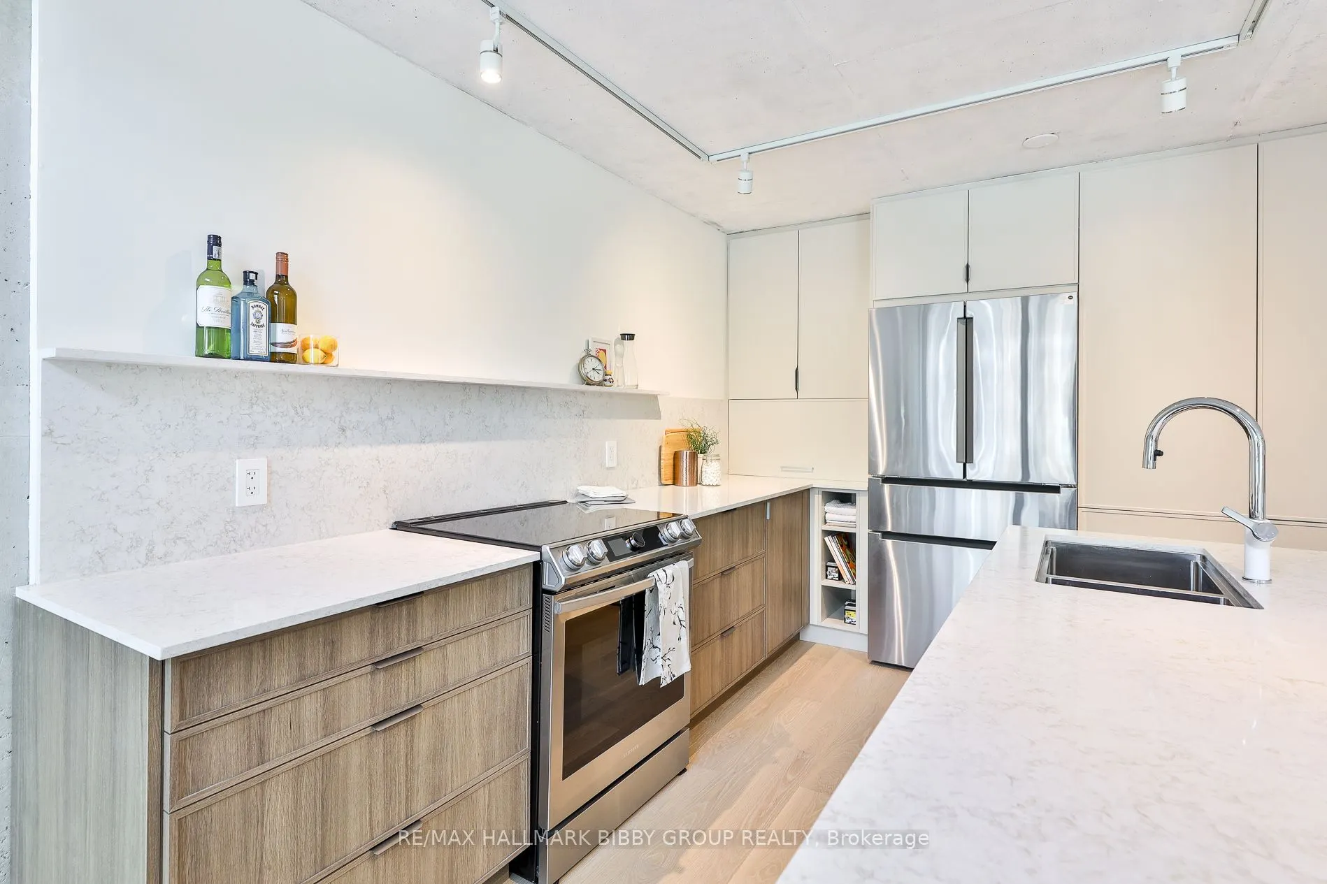 954 King Street W, #330