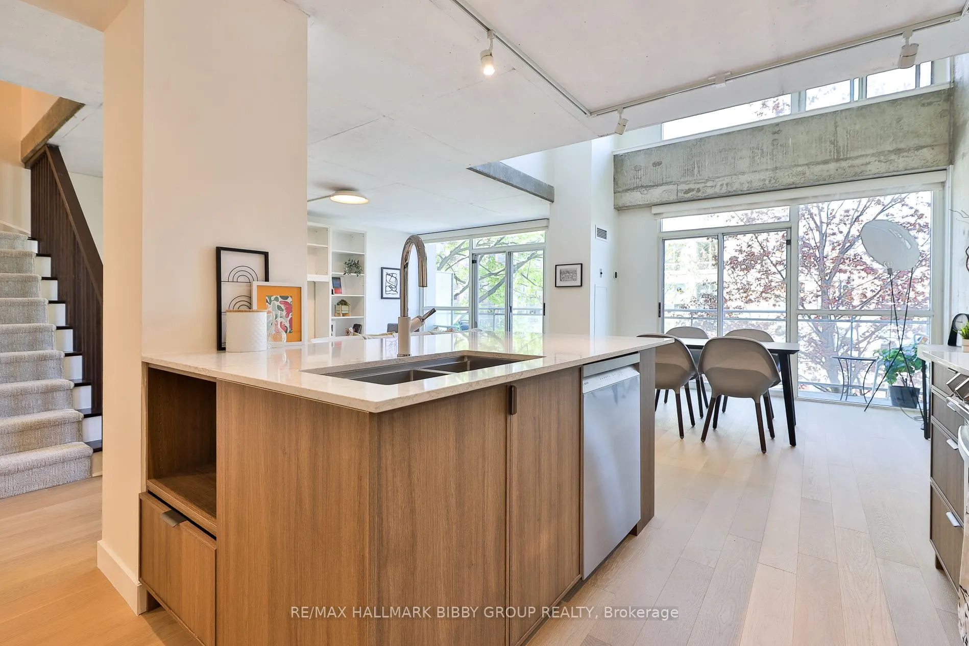 954 King Street W, #330