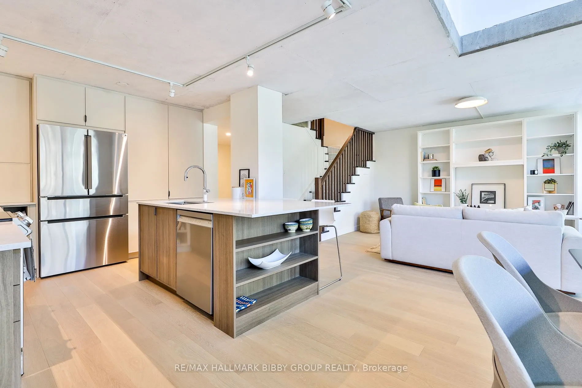 954 King Street W, #330