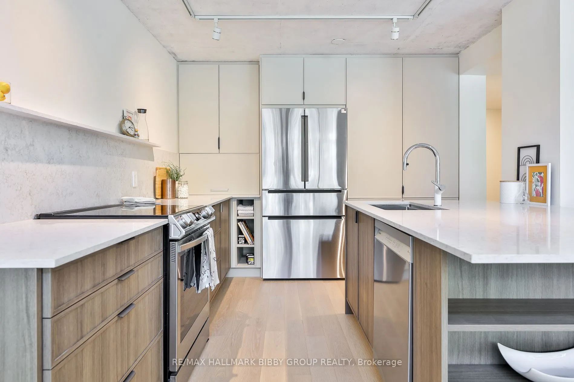 954 King Street W, #330