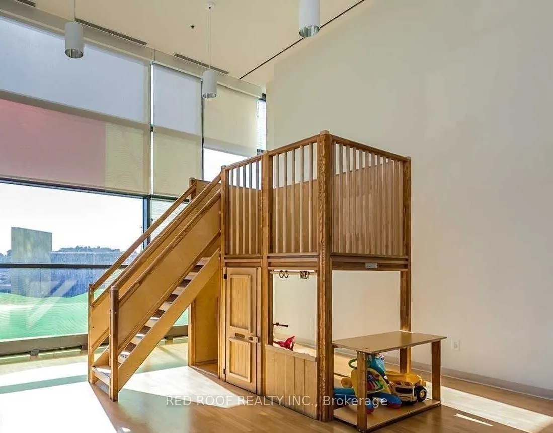 33 Singer Court, #711