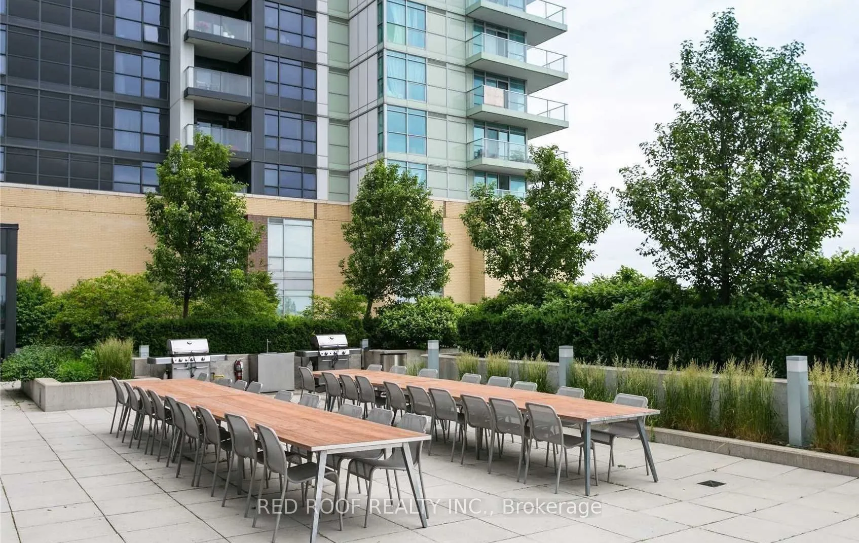 33 Singer Court, #711