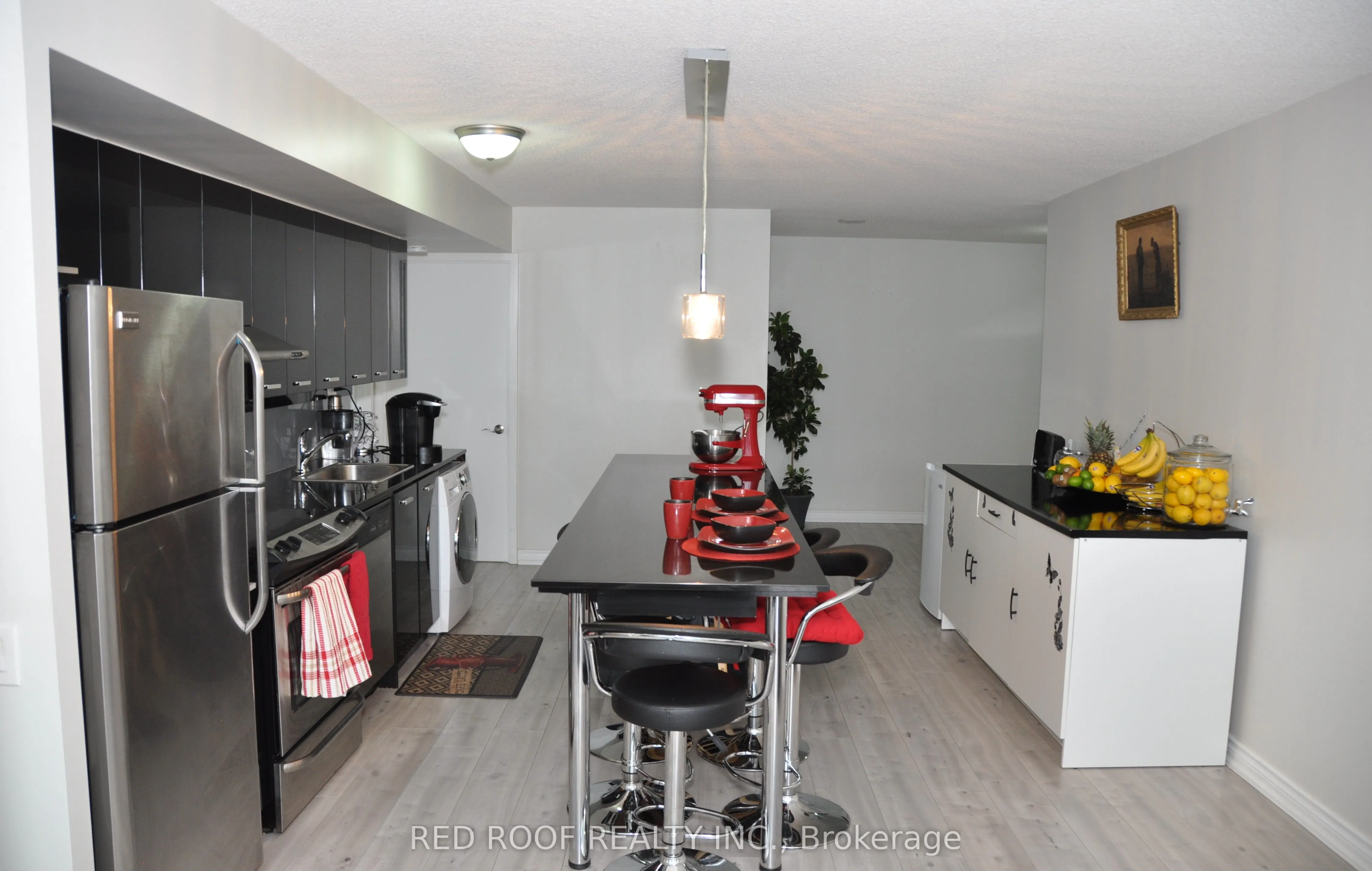 33 Singer Court, #711