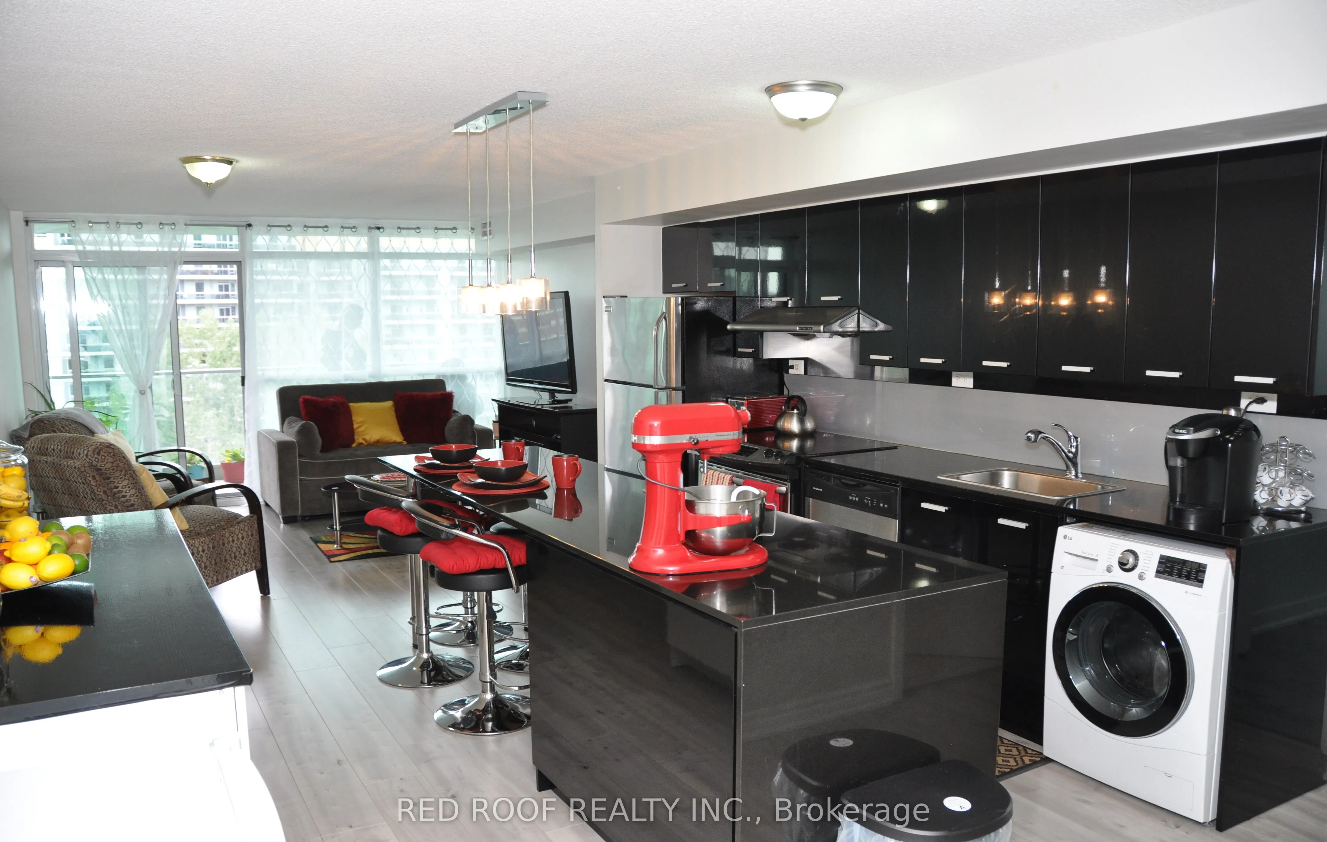 33 Singer Court, #711