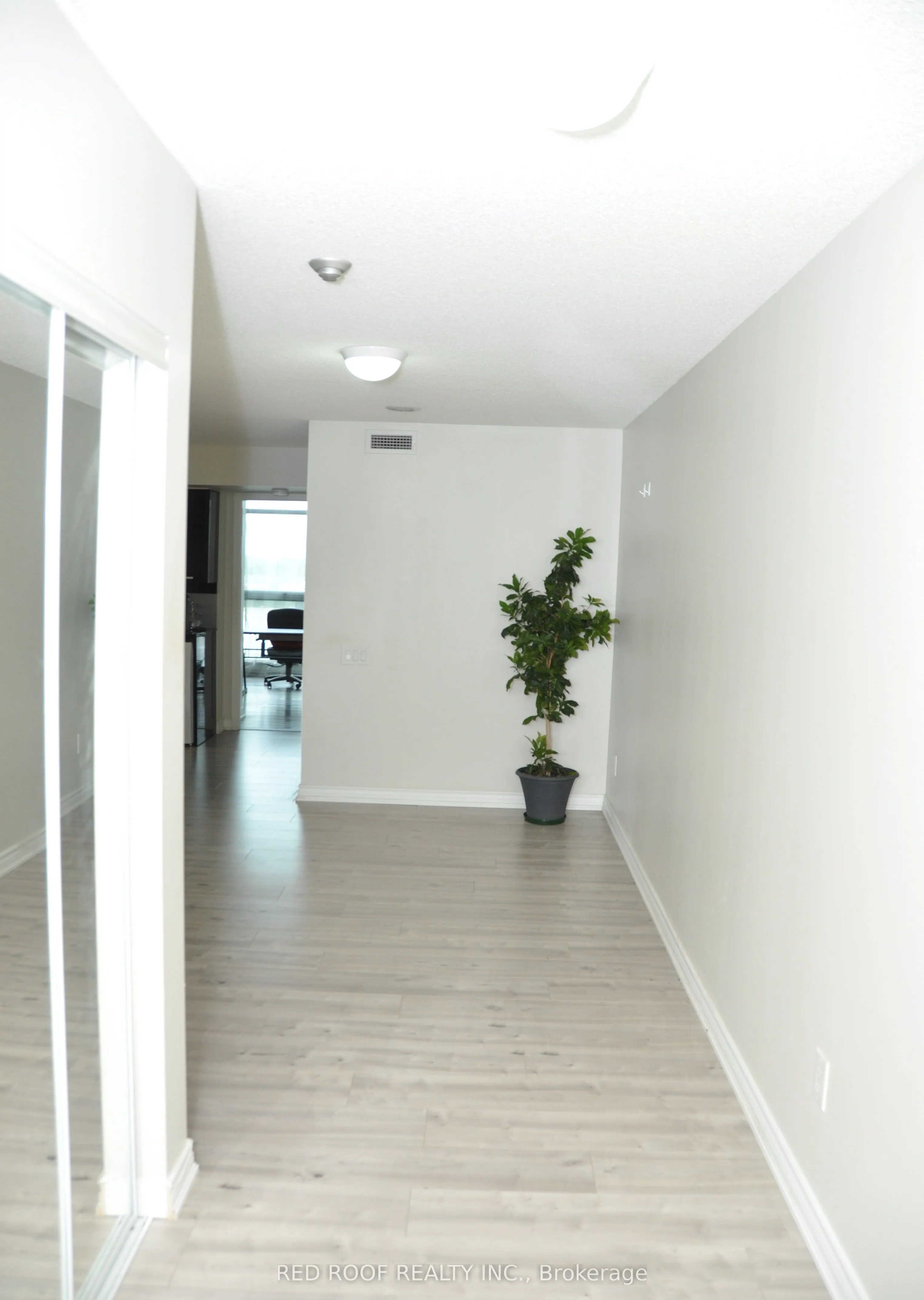 33 Singer Court, #711